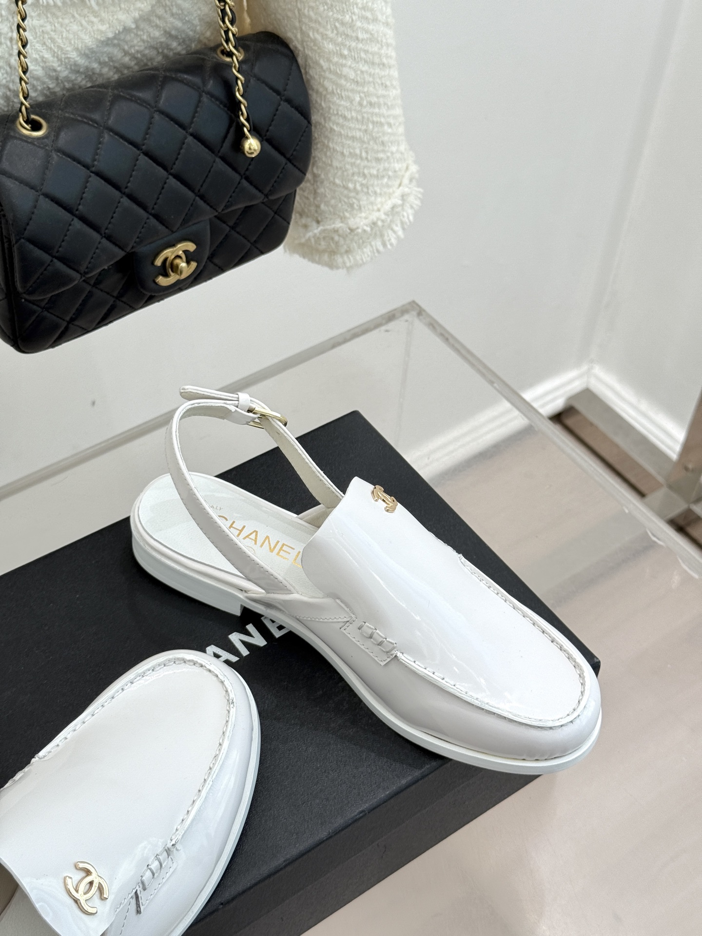 CHANE* ｜小香26C英伦风双C乐福凉鞋乐福鞋爱好者绝不能错过‼️这款气质上更中性帅气几分 双C 水