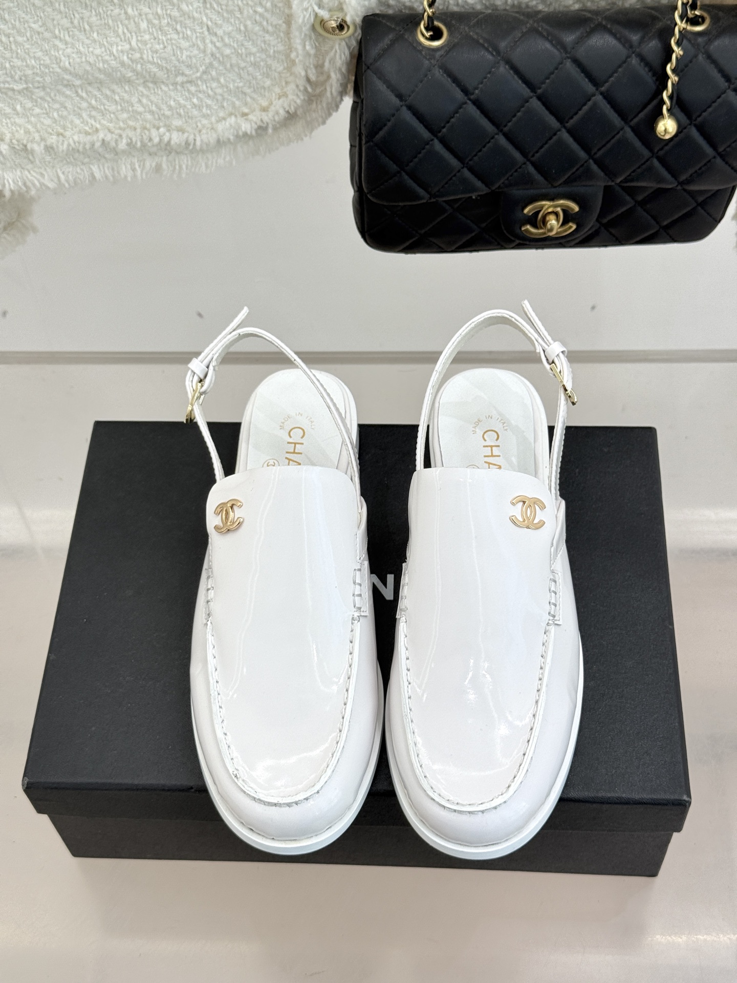 CHANE* ｜小香26C英伦风双C乐福凉鞋乐福鞋爱好者绝不能错过‼️这款气质上更中性帅气几分 双C 水