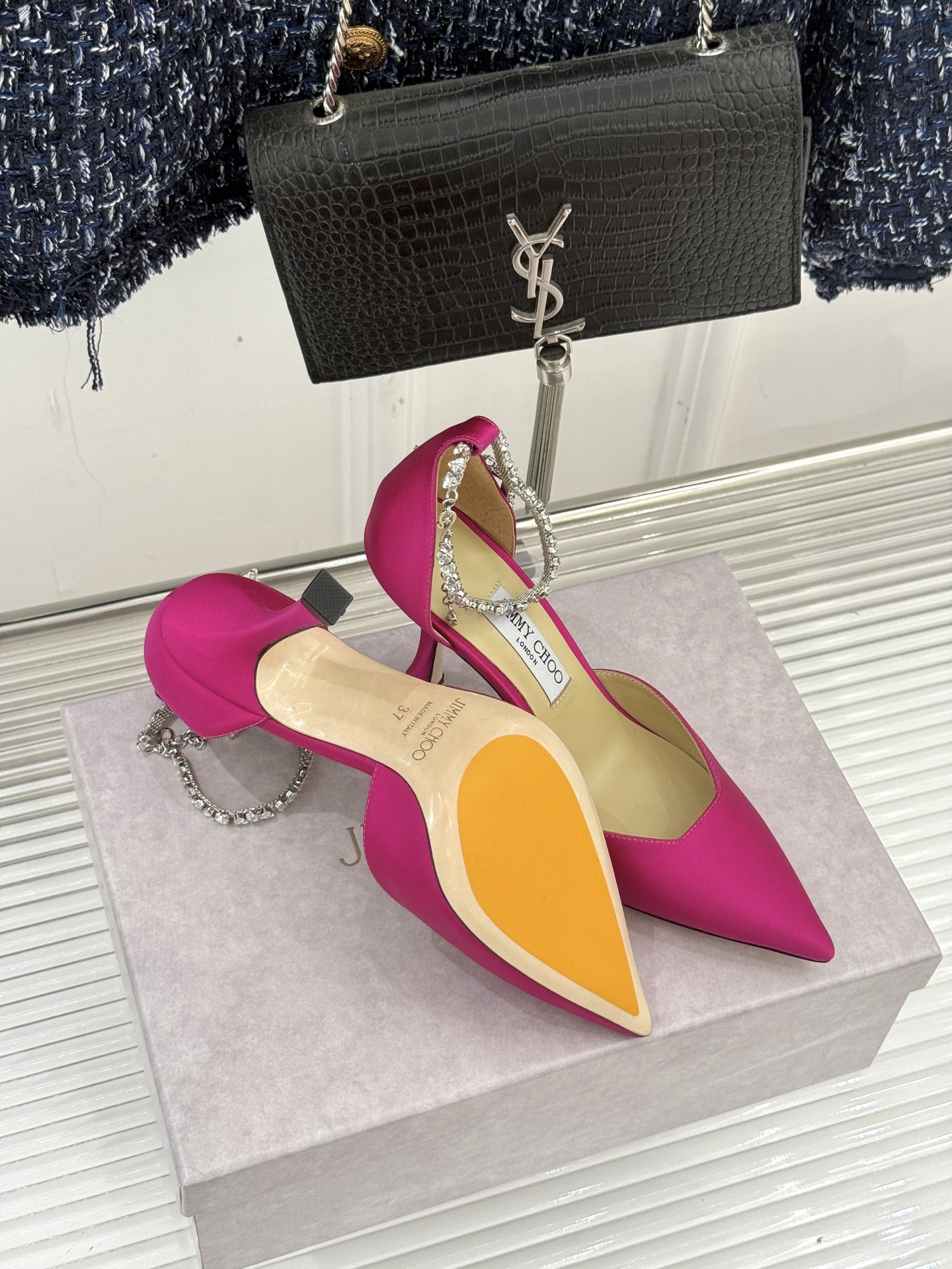 Jimmy Choo/吉米周经典水钻链条尖头真丝中空高跟凉鞋超绝的水钻链条 美到移不开视线水钻链条设计 