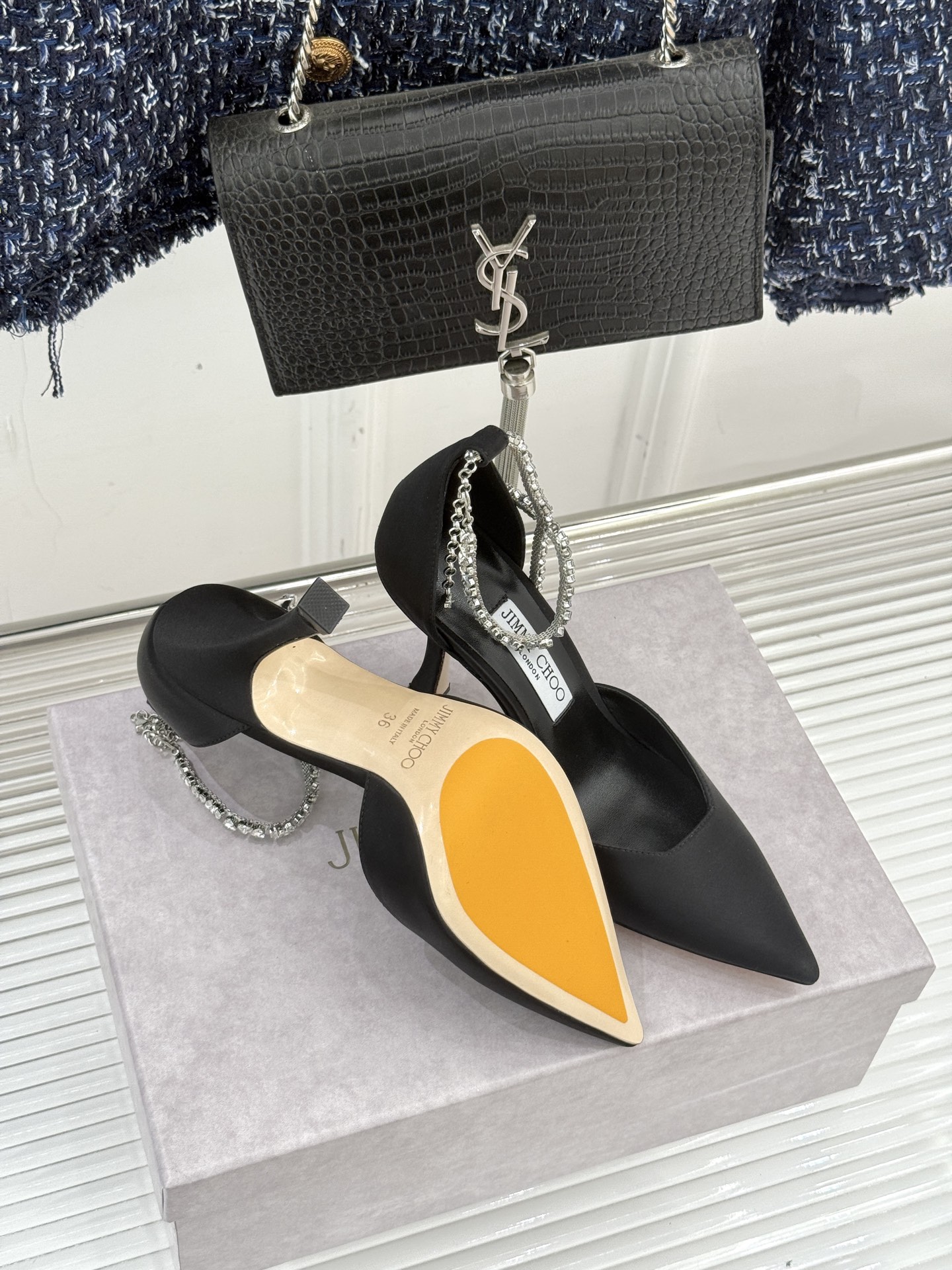 Jimmy Choo/吉米周经典水钻链条尖头真丝中空高跟凉鞋超绝的水钻链条 美到移不开视线水钻链条设计 