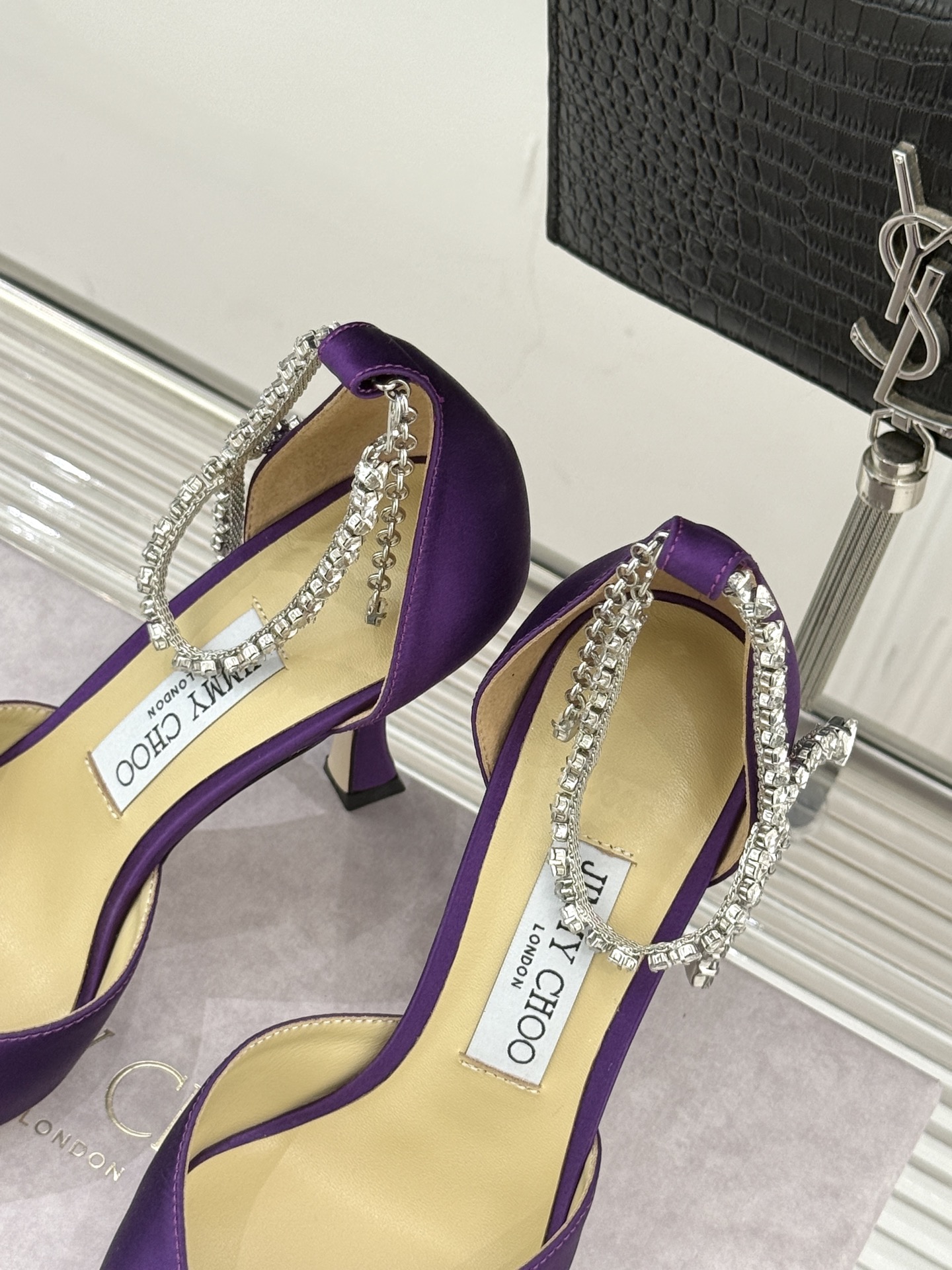 Jimmy Choo/吉米周经典水钻链条尖头真丝中空高跟凉鞋超绝的水钻链条 美到移不开视线水钻链条设计 