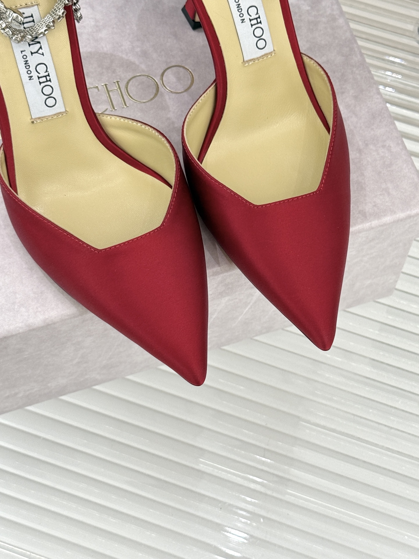 Jimmy Choo/吉米周经典水钻链条尖头真丝中空高跟凉鞋超绝的水钻链条 美到移不开视线水钻链条设计 