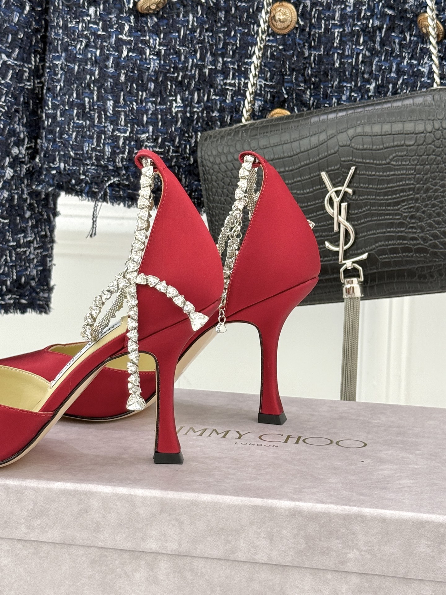 Jimmy Choo/吉米周经典水钻链条尖头真丝中空高跟凉鞋超绝的水钻链条 美到移不开视线水钻链条设计 