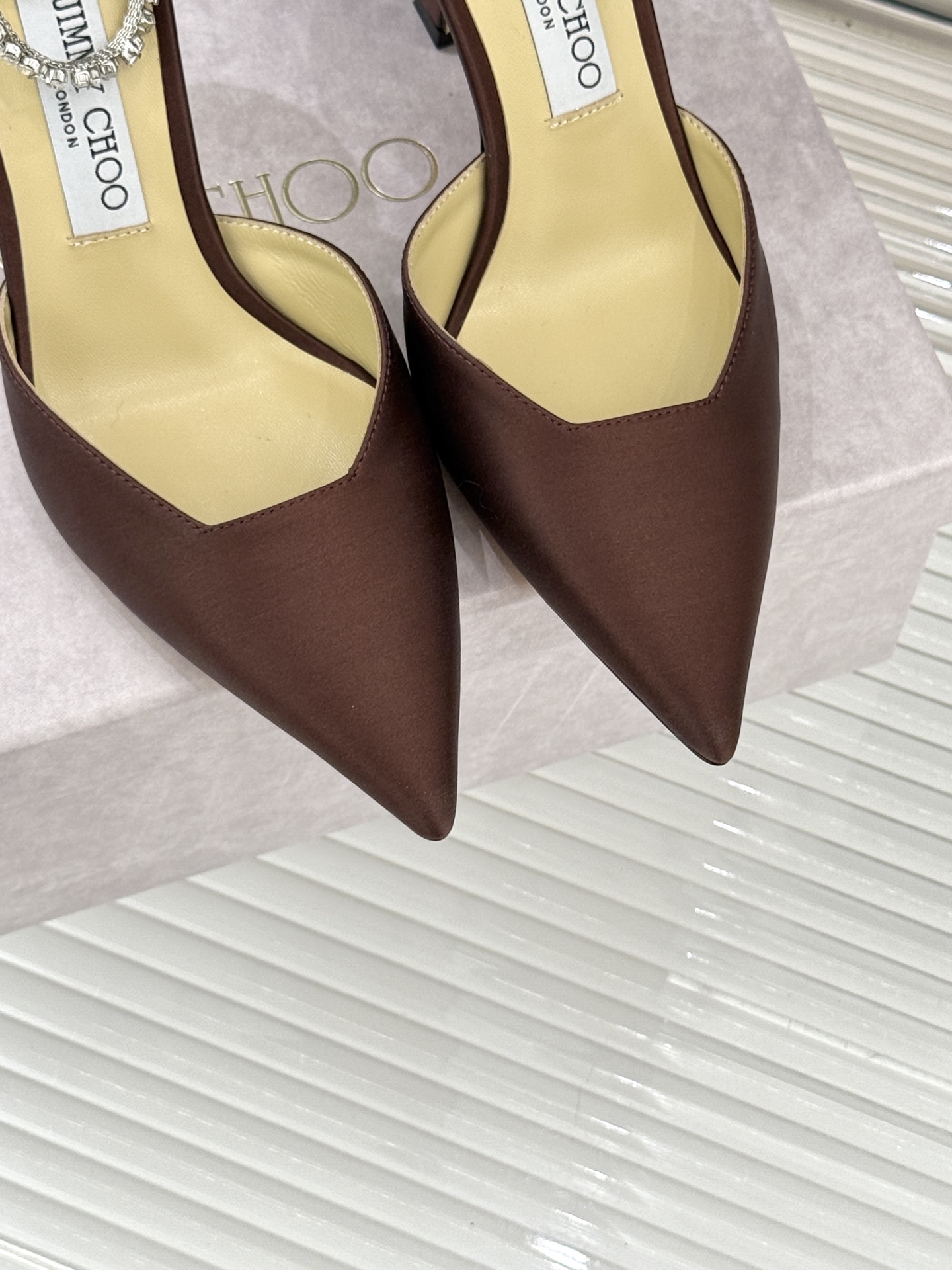 Jimmy Choo/吉米周经典水钻链条尖头真丝中空高跟凉鞋超绝的水钻链条 美到移不开视线水钻链条设计 