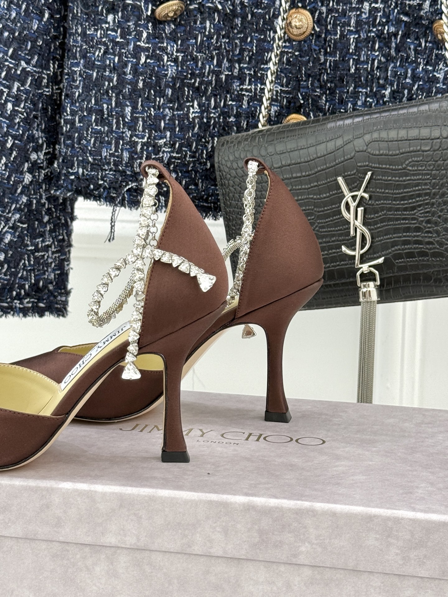 Jimmy Choo/吉米周经典水钻链条尖头真丝中空高跟凉鞋超绝的水钻链条 美到移不开视线水钻链条设计 