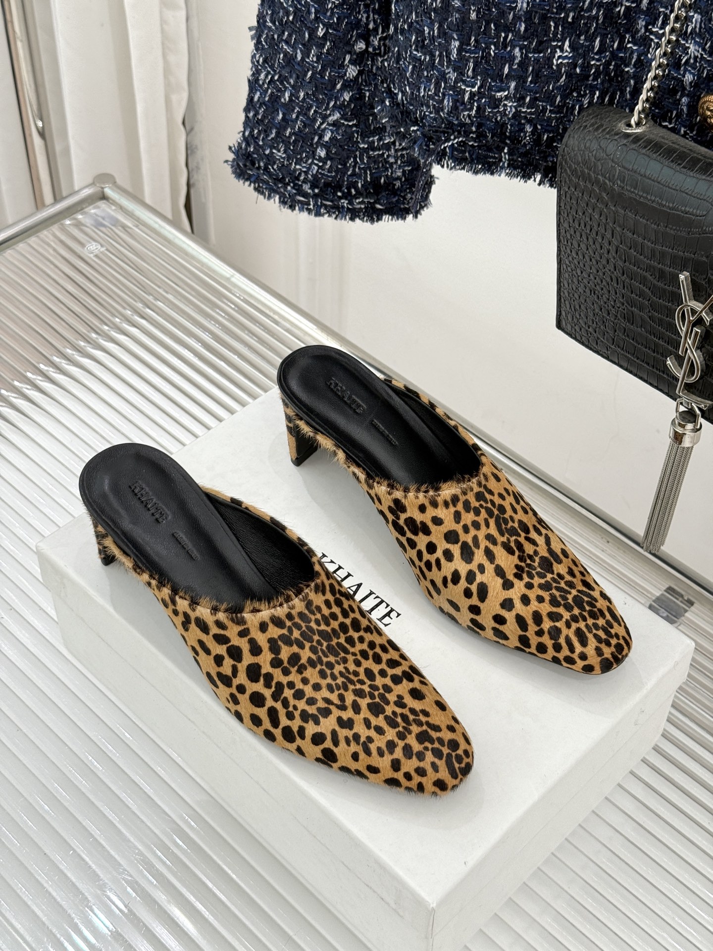 Khaite26WF早春新品极简包头穆勒高跟半拖鞋以极简笔触调和优雅与锋芒包头护趾藏温柔 利落高跟提气场