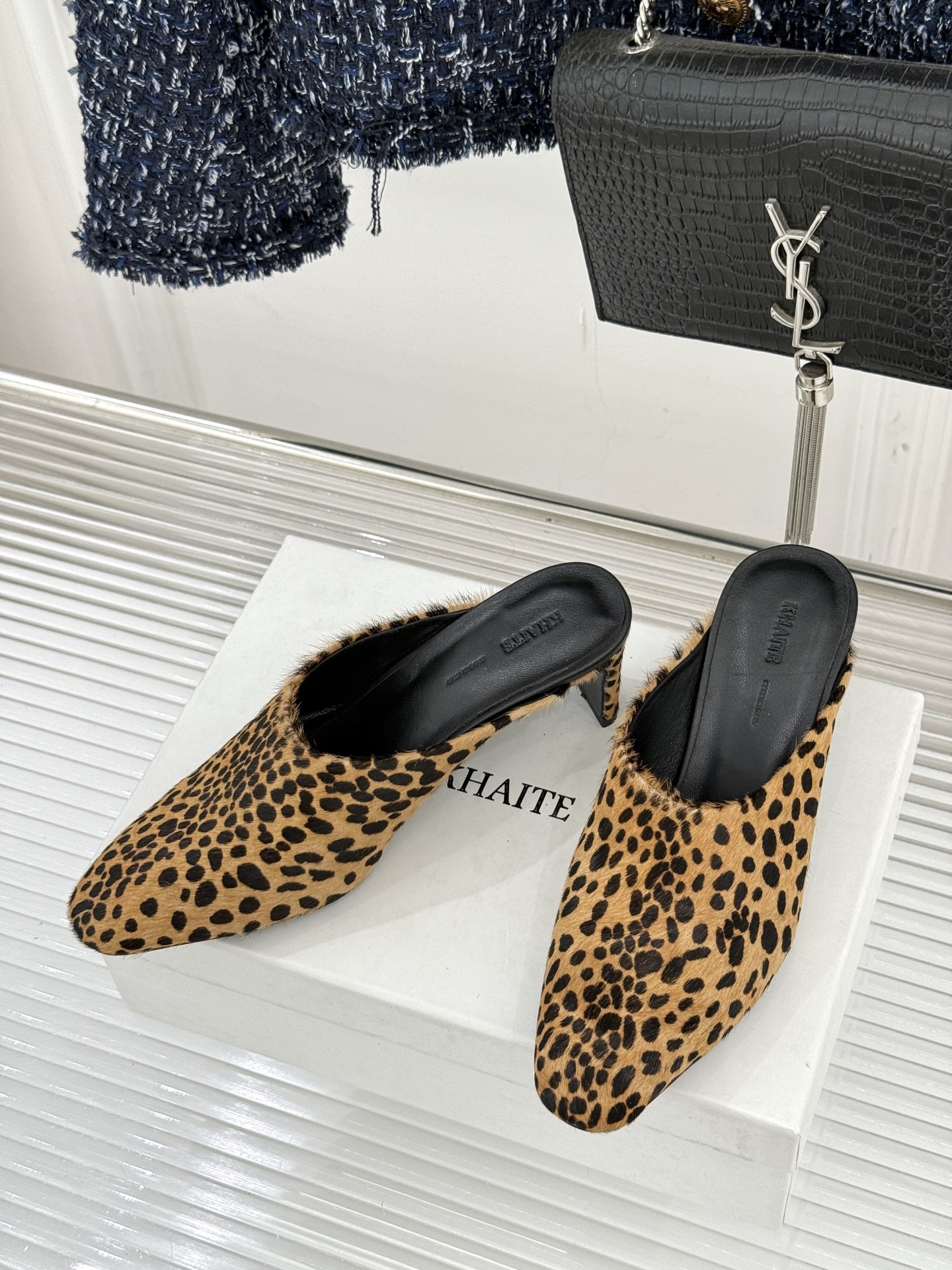 Khaite26WF早春新品极简包头穆勒高跟半拖鞋以极简笔触调和优雅与锋芒包头护趾藏温柔 利落高跟提气场