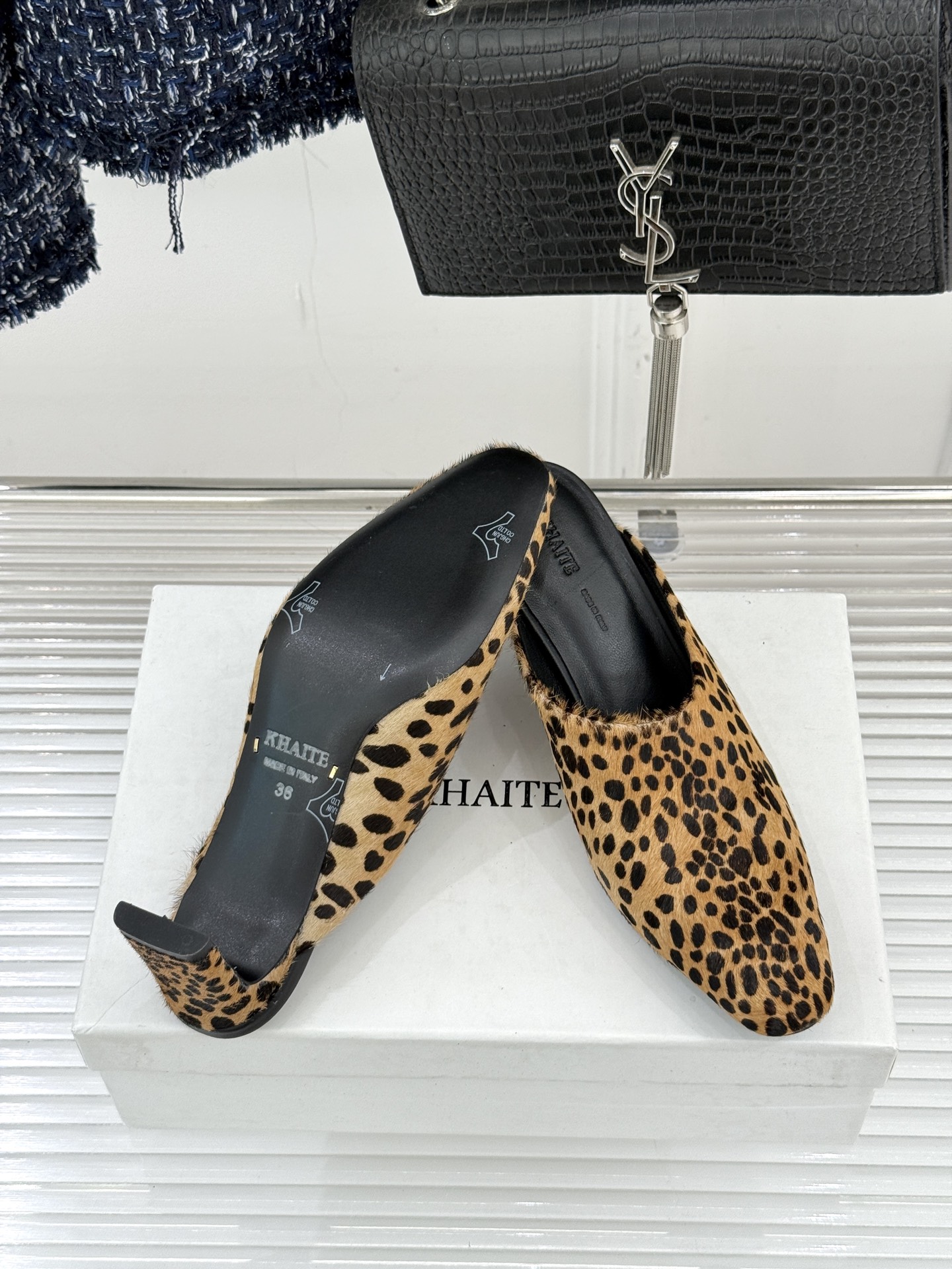 Khaite26WF早春新品极简包头穆勒高跟半拖鞋以极简笔触调和优雅与锋芒包头护趾藏温柔 利落高跟提气场