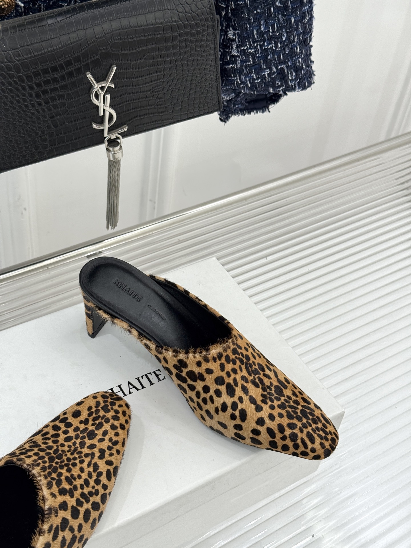 Khaite26WF早春新品极简包头穆勒高跟半拖鞋以极简笔触调和优雅与锋芒包头护趾藏温柔 利落高跟提气场