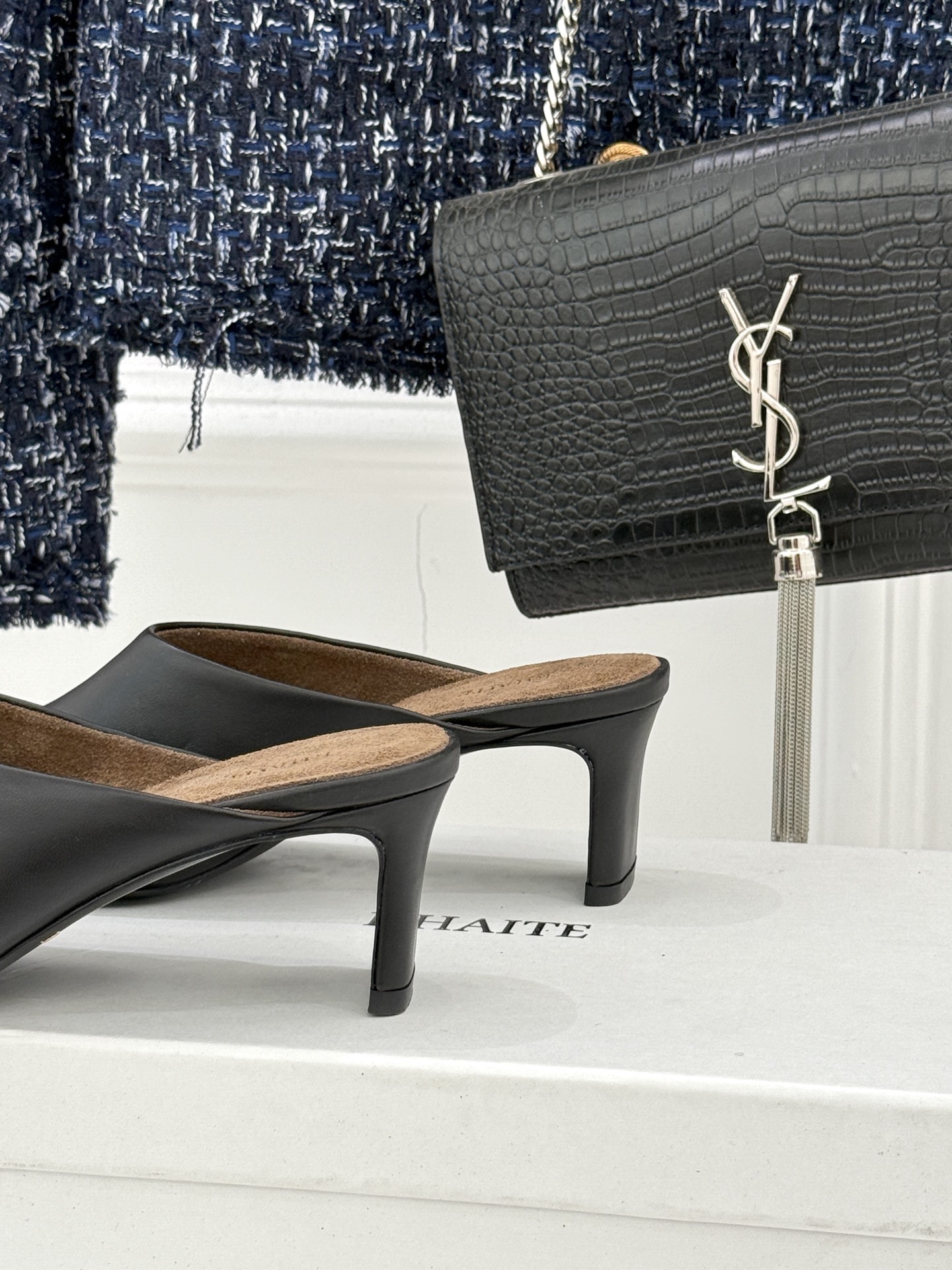 Khaite26WF早春新品极简包头穆勒高跟半拖鞋以极简笔触调和优雅与锋芒包头护趾藏温柔 利落高跟提气场