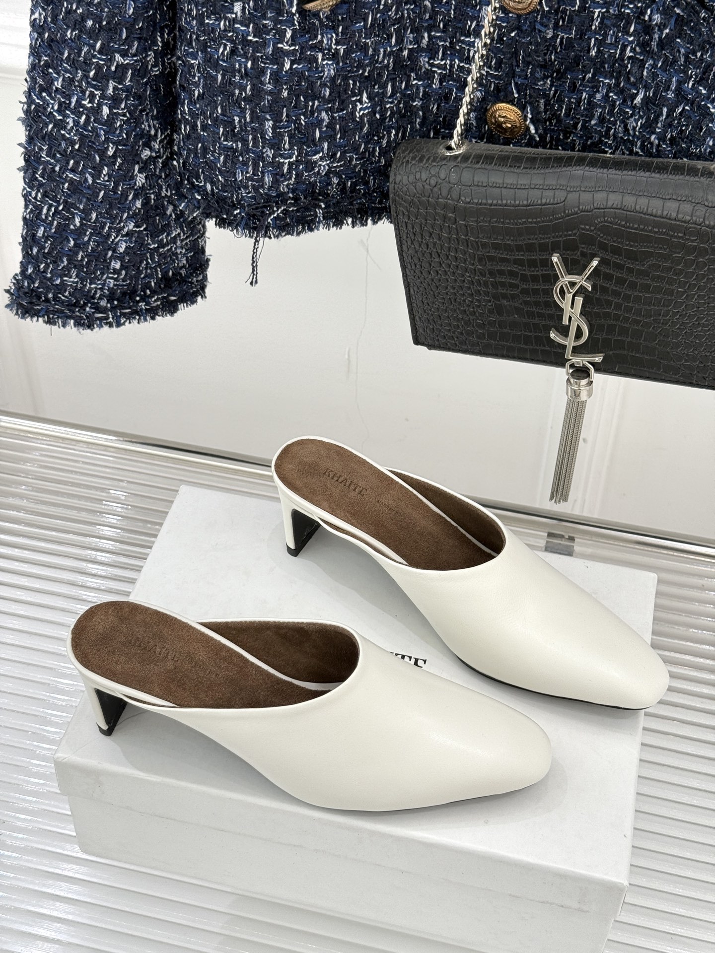 Khaite26WF早春新品极简包头穆勒高跟半拖鞋以极简笔触调和优雅与锋芒包头护趾藏温柔 利落高跟提气场