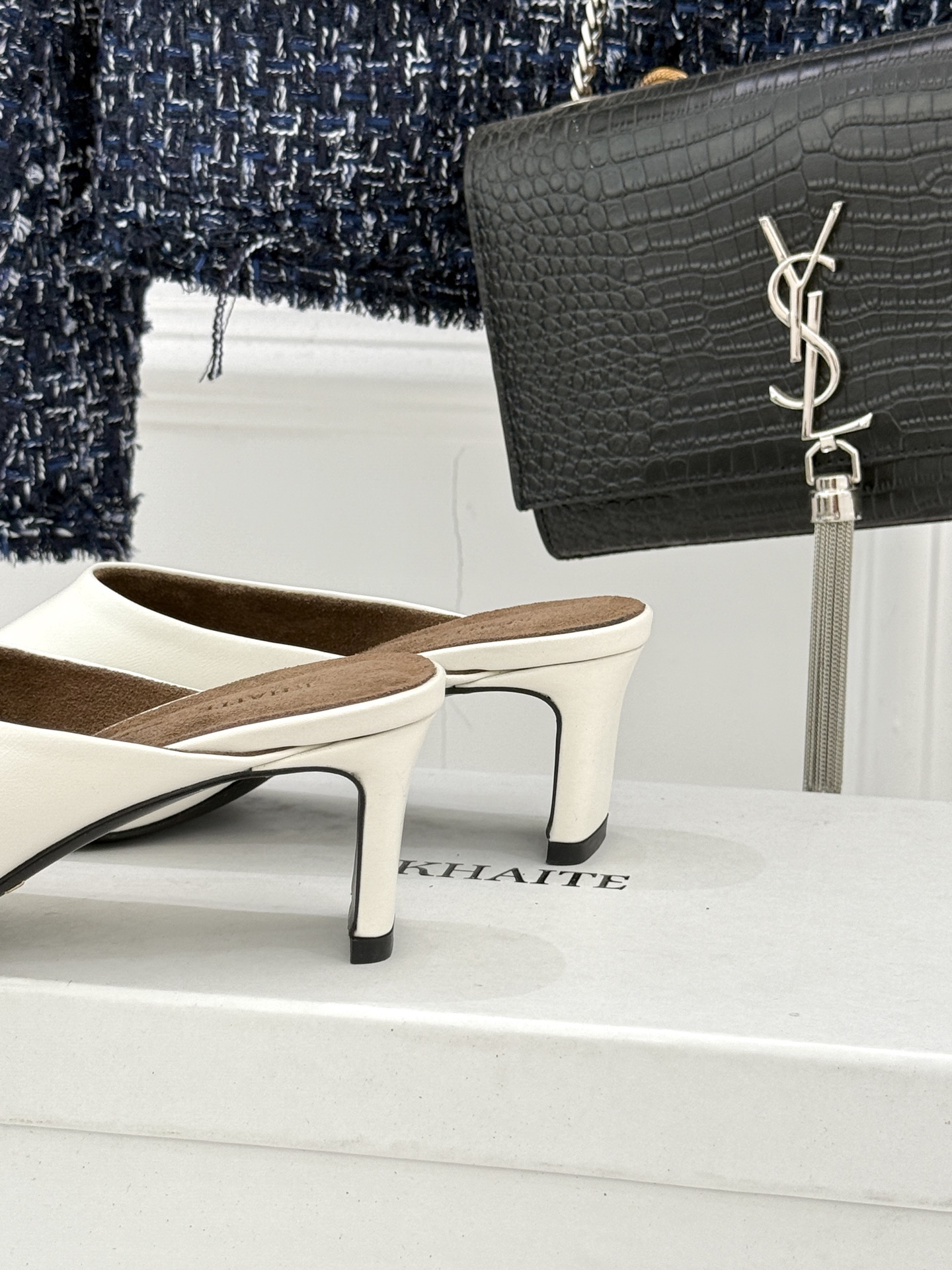 Khaite26WF早春新品极简包头穆勒高跟半拖鞋以极简笔触调和优雅与锋芒包头护趾藏温柔 利落高跟提气场