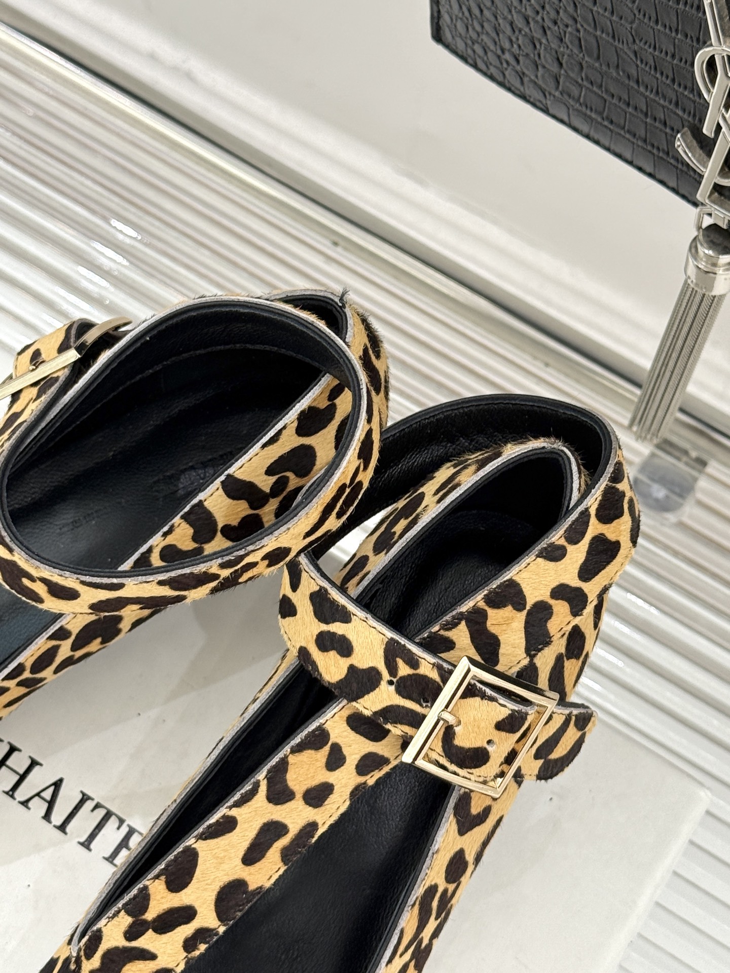 Khaite26WF新品马毛尖头猫跟单鞋以美式极简勾勒矜贵锋芒天然马毛自带细腻绒光利落尖头拉长腿部线条黄