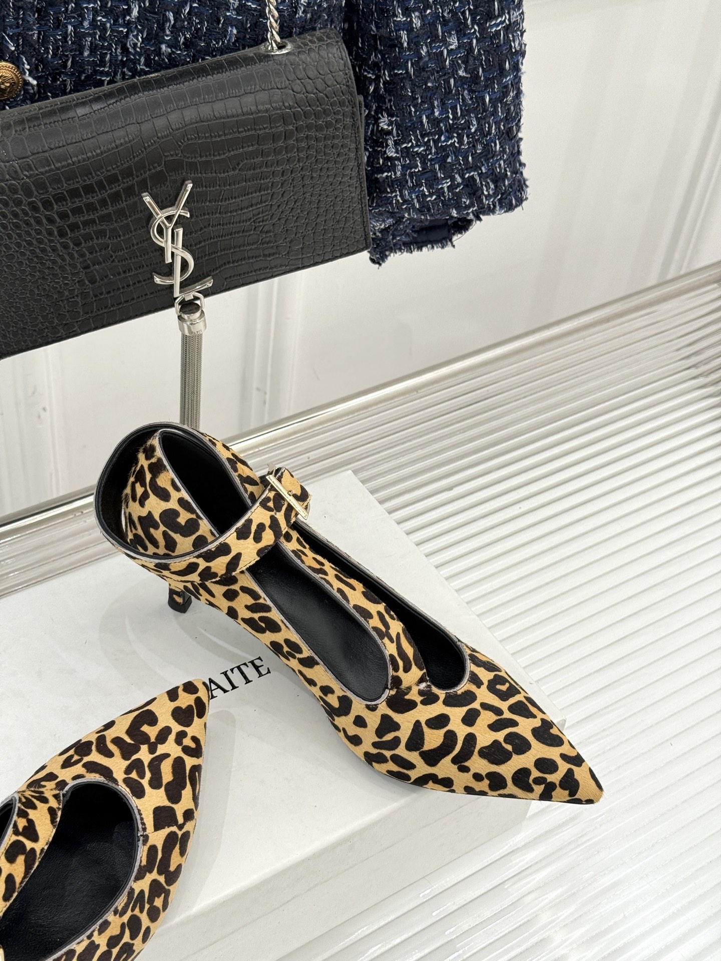 Khaite26WF新品马毛尖头猫跟单鞋以美式极简勾勒矜贵锋芒天然马毛自带细腻绒光利落尖头拉长腿部线条黄