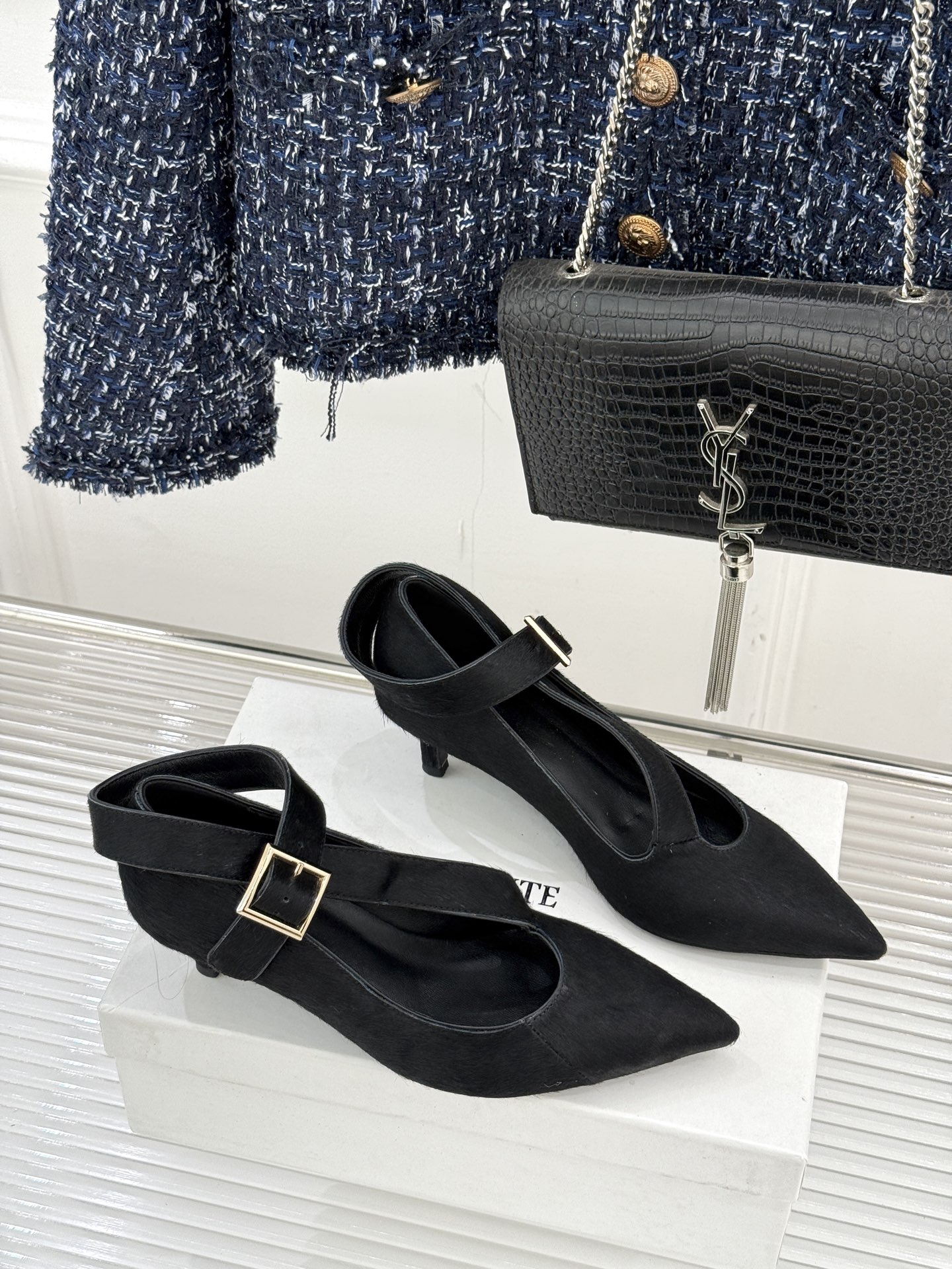 Khaite26WF新品马毛尖头猫跟单鞋以美式极简勾勒矜贵锋芒天然马毛自带细腻绒光利落尖头拉长腿部线条黄