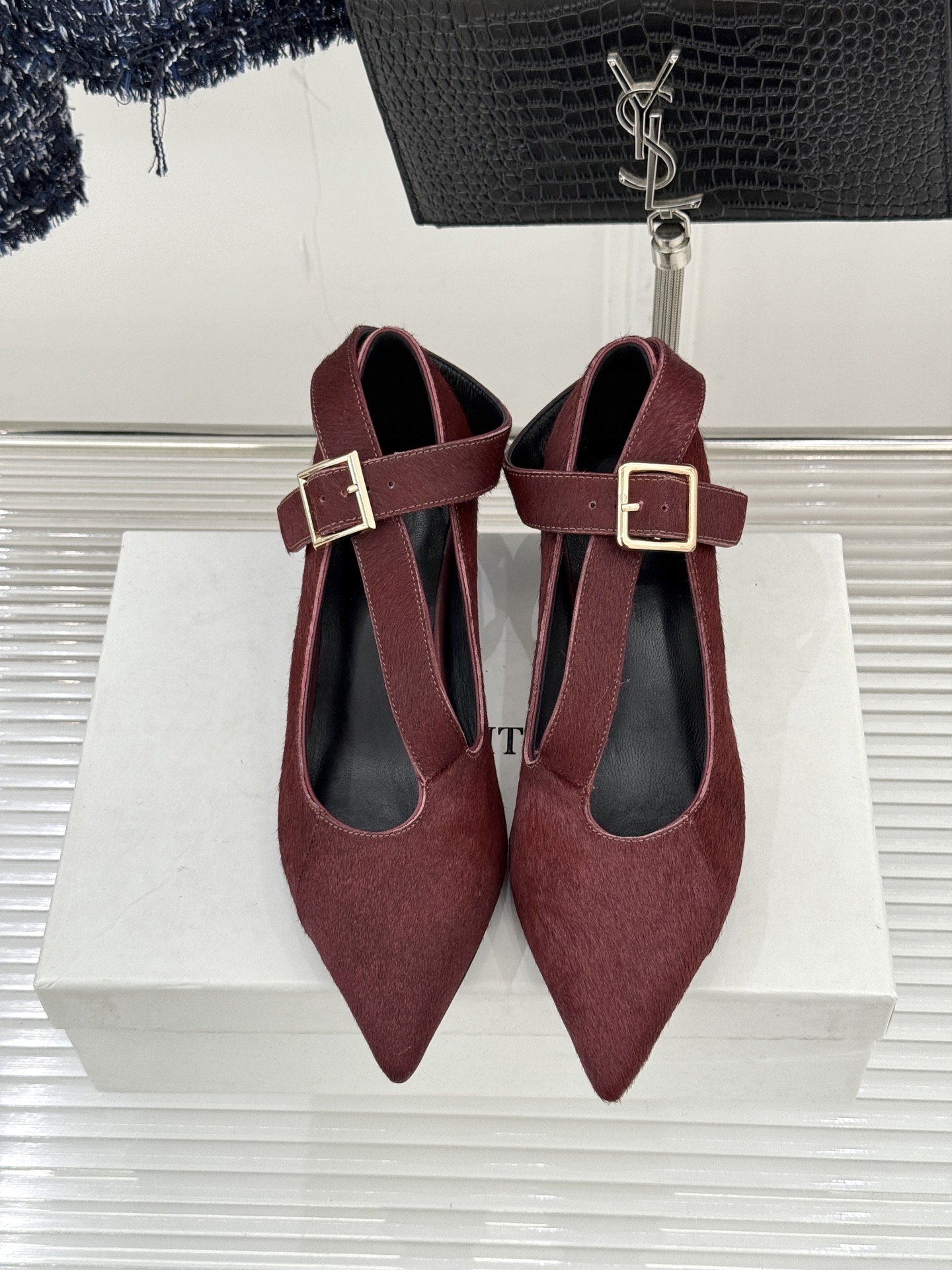 Khaite26WF新品马毛尖头猫跟单鞋以美式极简勾勒矜贵锋芒天然马毛自带细腻绒光利落尖头拉长腿部线条黄