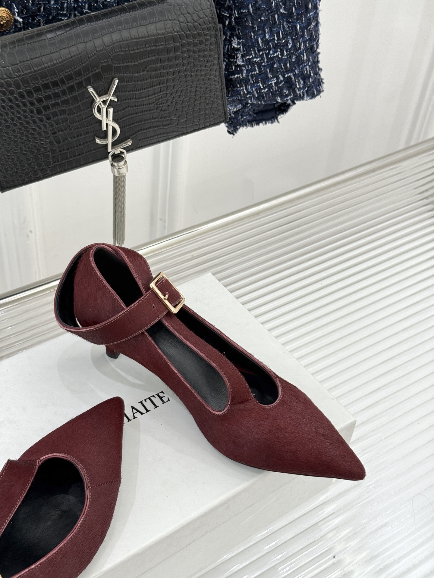 Khaite26WF新品马毛尖头猫跟单鞋以美式极简勾勒矜贵锋芒天然马毛自带细腻绒光利落尖头拉长腿部线条黄