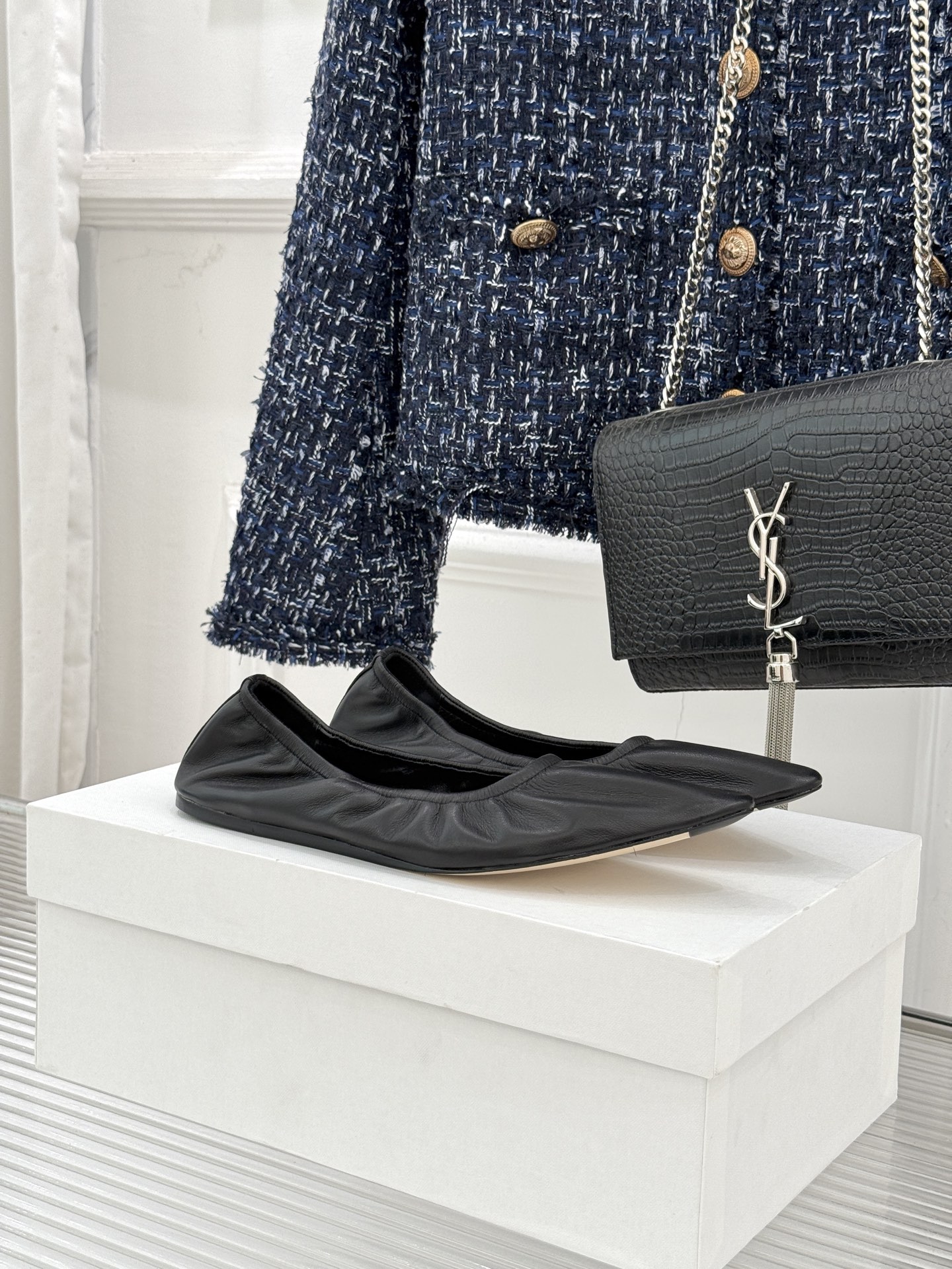 The Row26WF新品复古老钱风尖头平底奶奶鞋单鞋将品牌标志性的极简主义与复古深度融合极简没有浮夸设