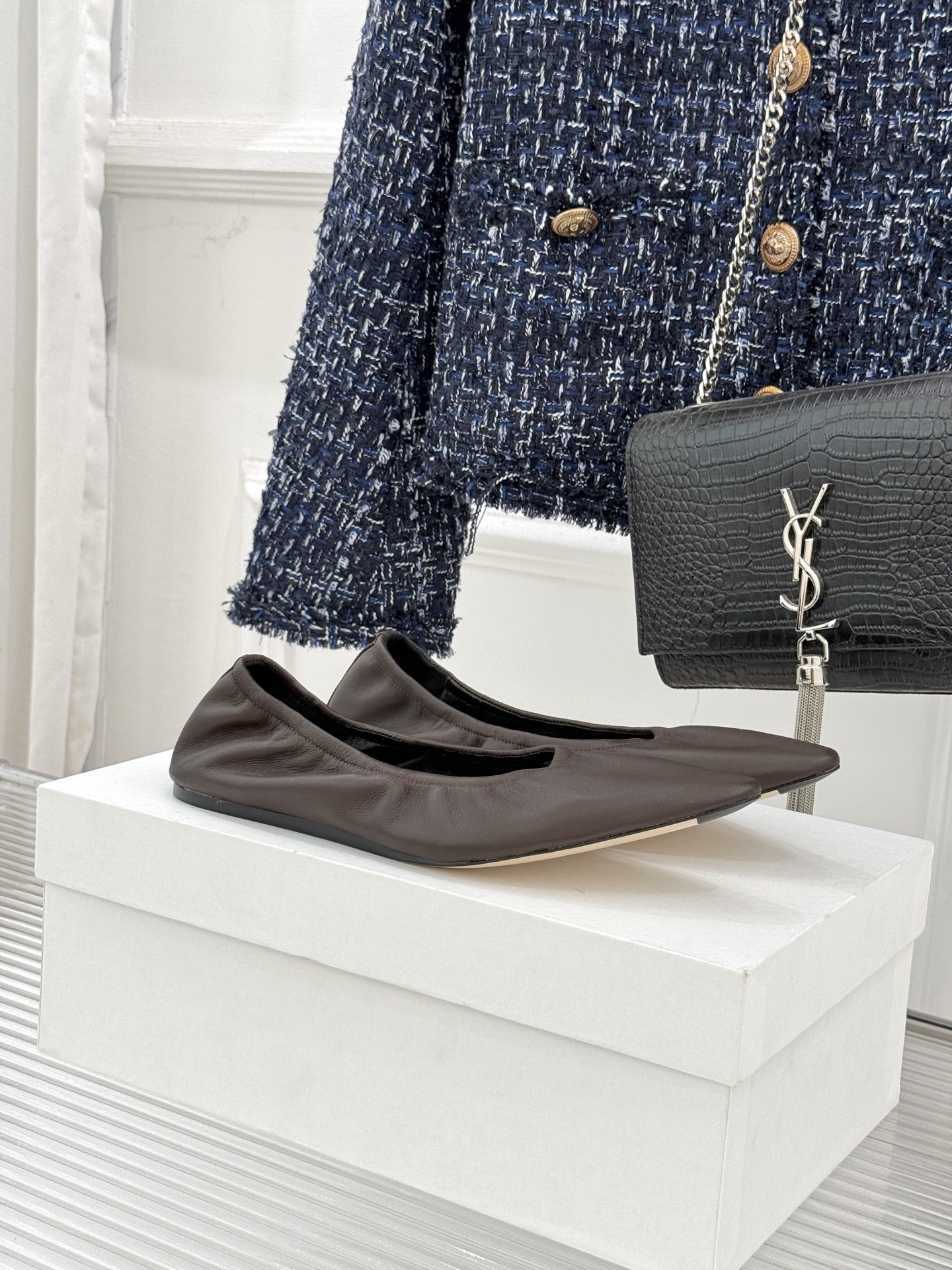 The Row26WF新品复古老钱风尖头平底奶奶鞋单鞋将品牌标志性的极简主义与复古深度融合极简没有浮夸设