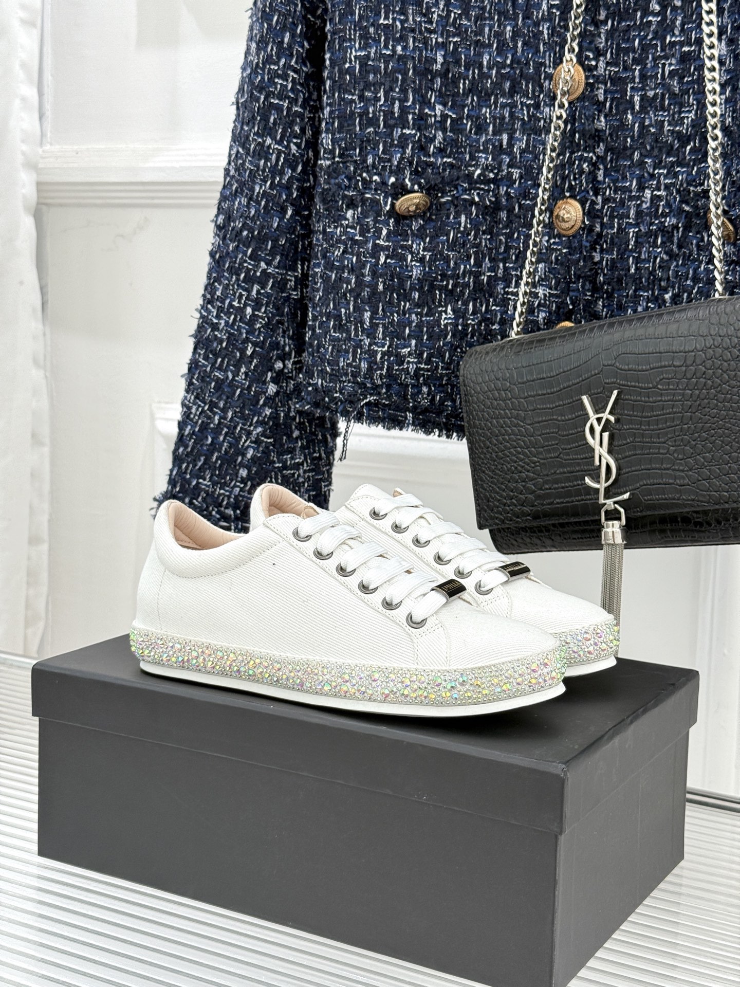 Le Silla26WF新品水钻帆布鞋板鞋把意式红毯星光揉进日常步履经典板鞋廓形藏住随性松弛鞋底缀以水钻