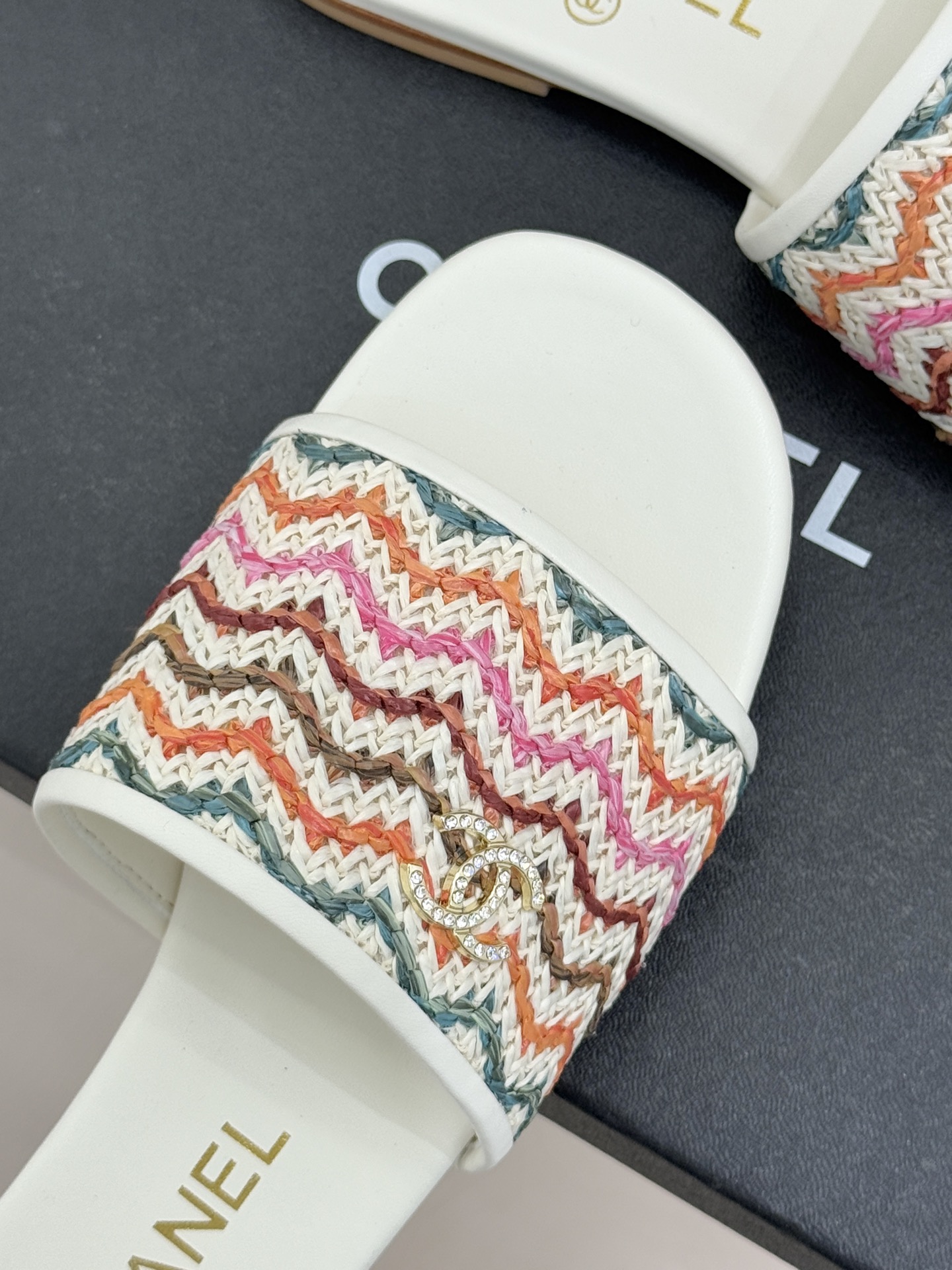 CHANE*｜小香26P春夏新品针织双C平底拖鞋以独特的针织鞋面打破常规经典小双C标志 太精致了为整体造