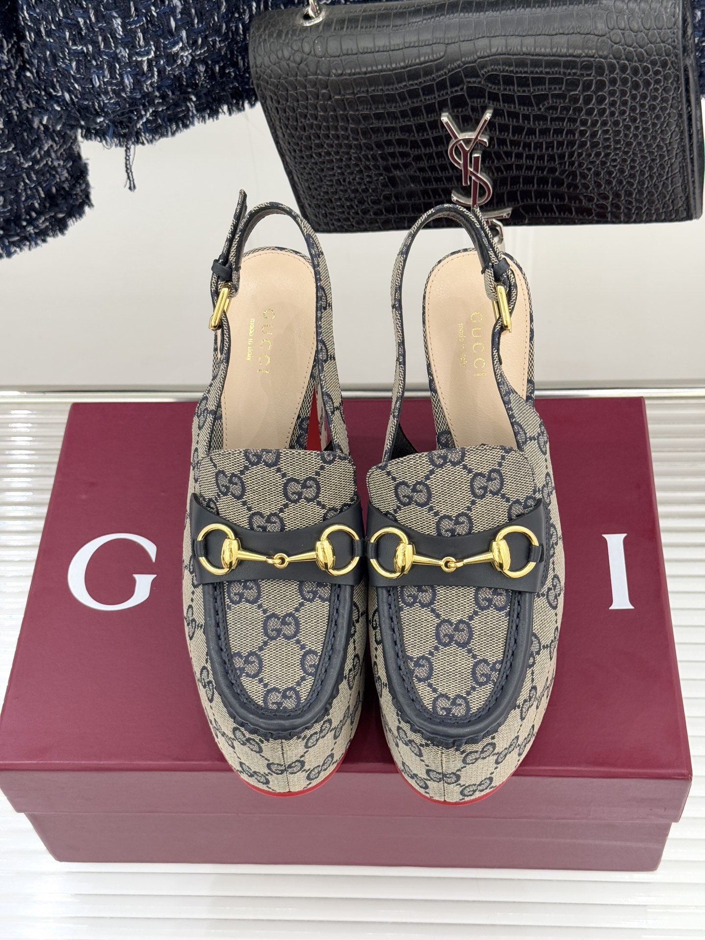 Gucci/古驰26WF新品防水台马衔扣高跟凉鞋承袭品牌马术本源的传奇印记标志性马衔扣以浅金色调闪耀鞋面
