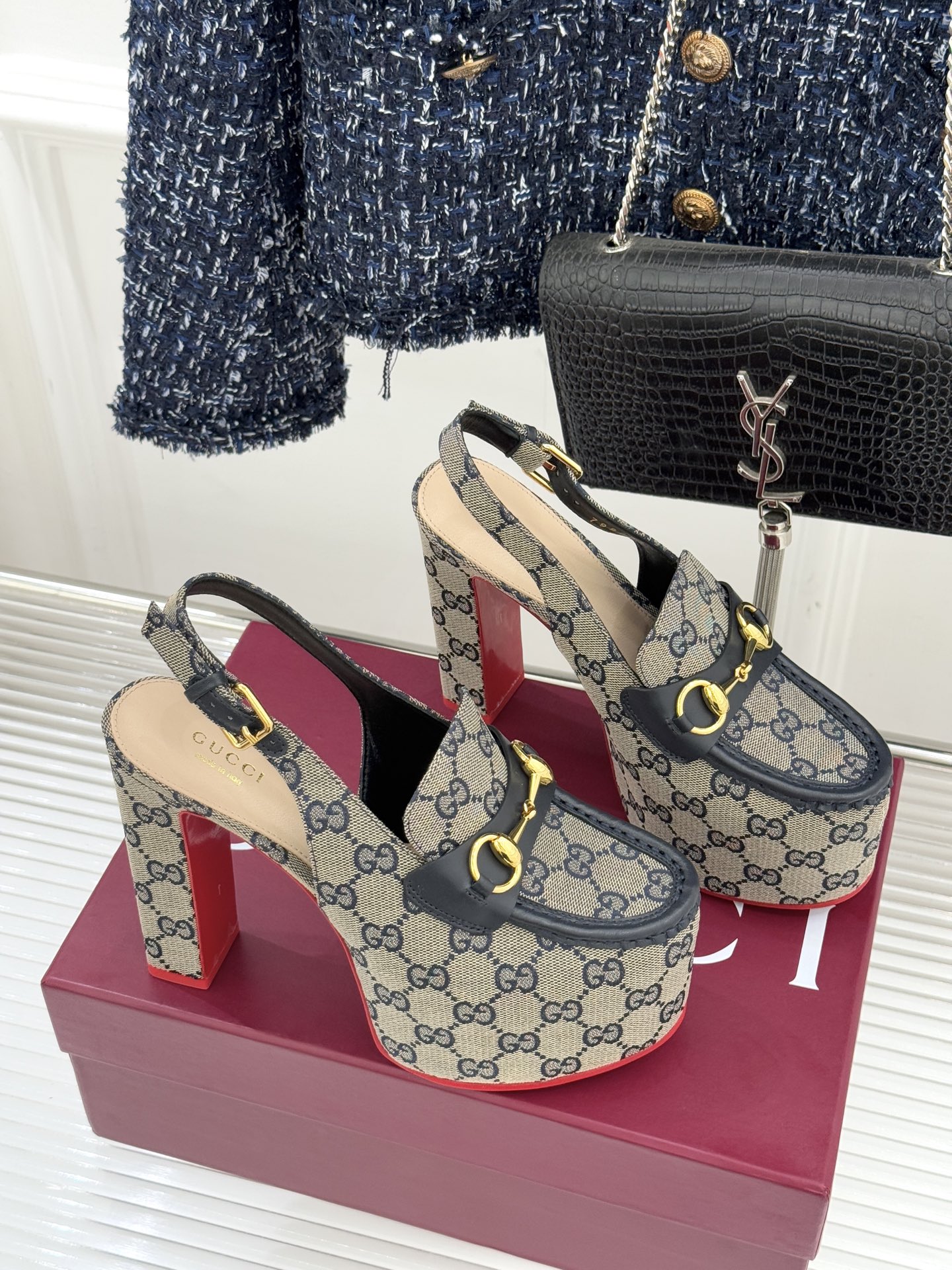 Gucci/古驰26WF新品防水台马衔扣高跟凉鞋承袭品牌马术本源的传奇印记标志性马衔扣以浅金色调闪耀鞋面