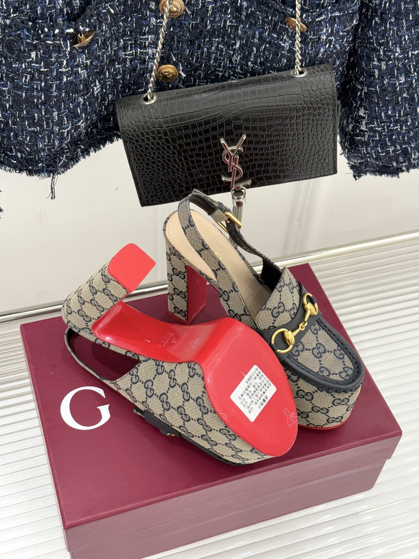 Gucci/古驰26WF新品防水台马衔扣高跟凉鞋承袭品牌马术本源的传奇印记标志性马衔扣以浅金色调闪耀鞋面