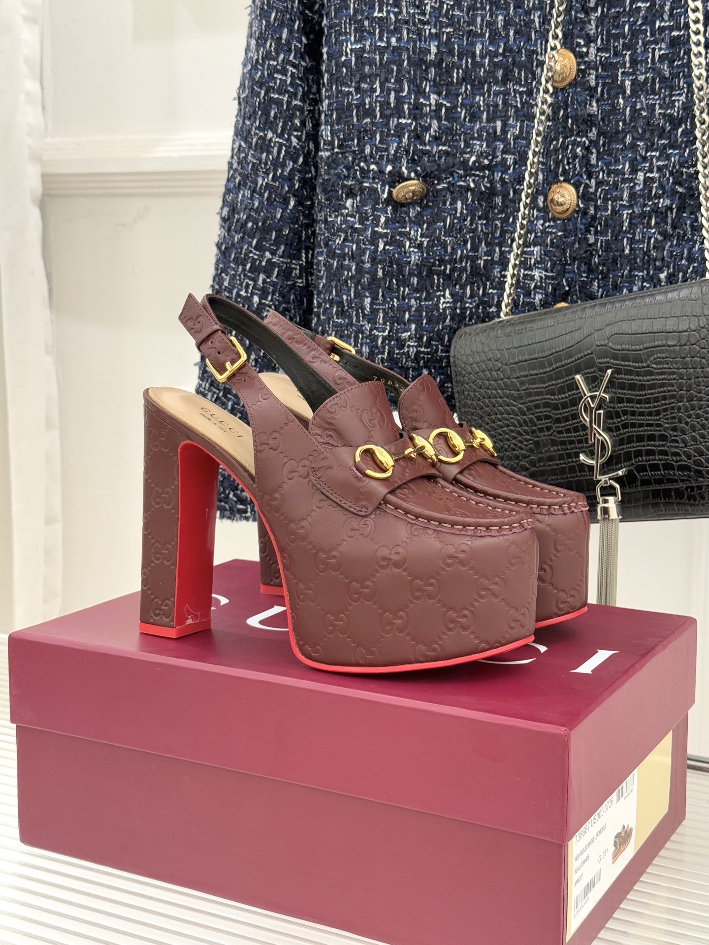 Gucci/古驰26WF新品防水台马衔扣高跟凉鞋承袭品牌马术本源的传奇印记标志性马衔扣以浅金色调闪耀鞋面