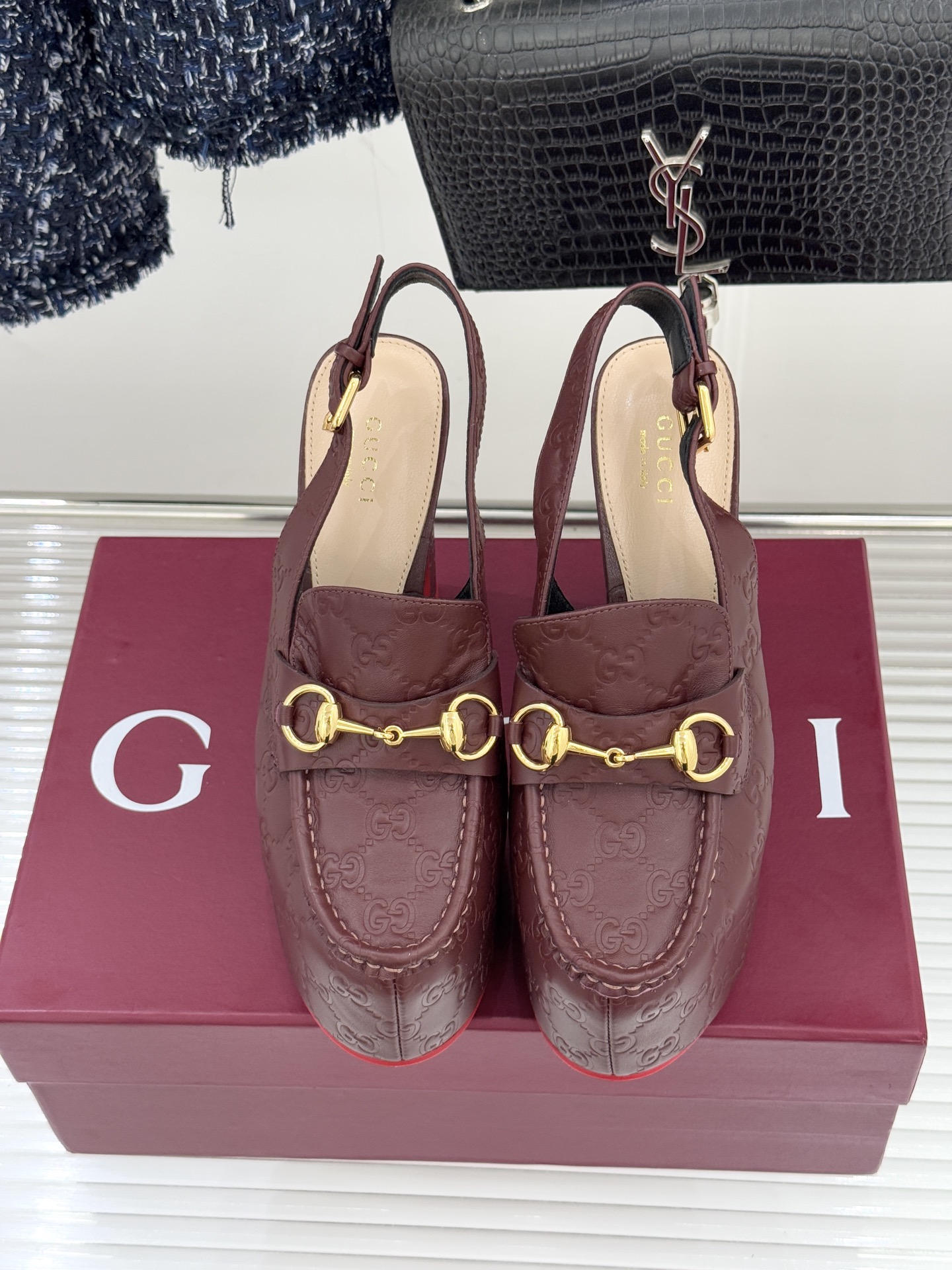 Gucci/古驰26WF新品防水台马衔扣高跟凉鞋承袭品牌马术本源的传奇印记标志性马衔扣以浅金色调闪耀鞋面