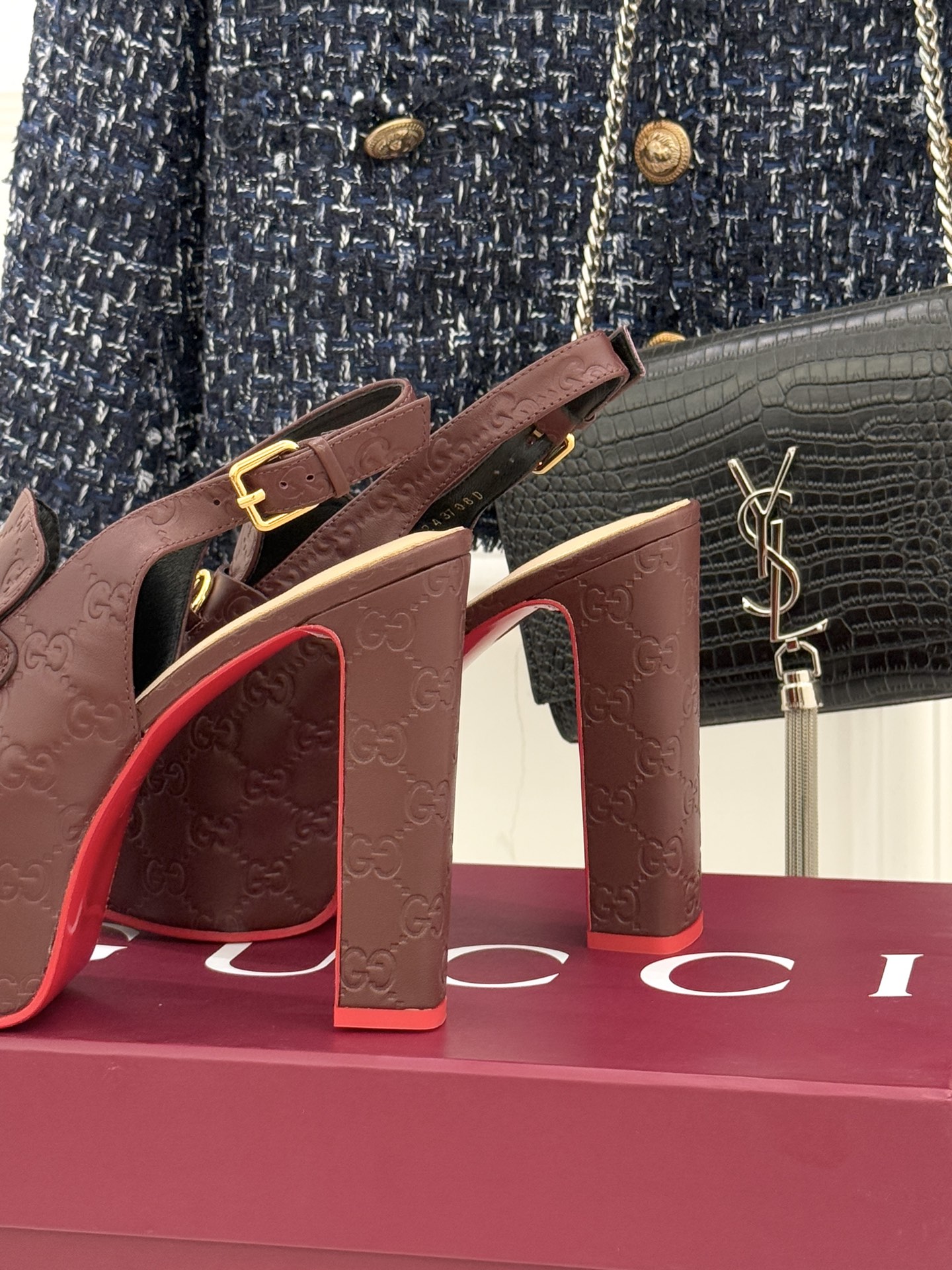 Gucci/古驰26WF新品防水台马衔扣高跟凉鞋承袭品牌马术本源的传奇印记标志性马衔扣以浅金色调闪耀鞋面