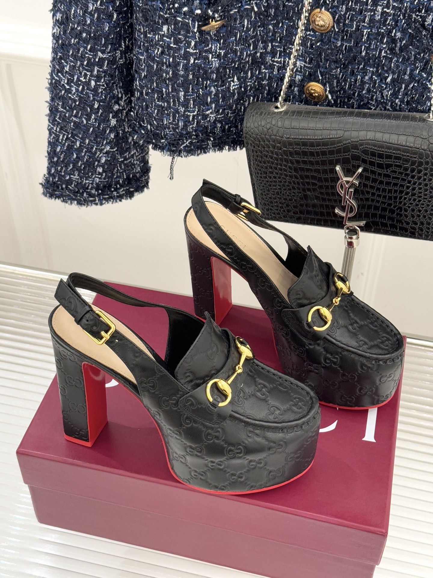 Gucci/古驰26WF新品防水台马衔扣高跟凉鞋承袭品牌马术本源的传奇印记标志性马衔扣以浅金色调闪耀鞋面