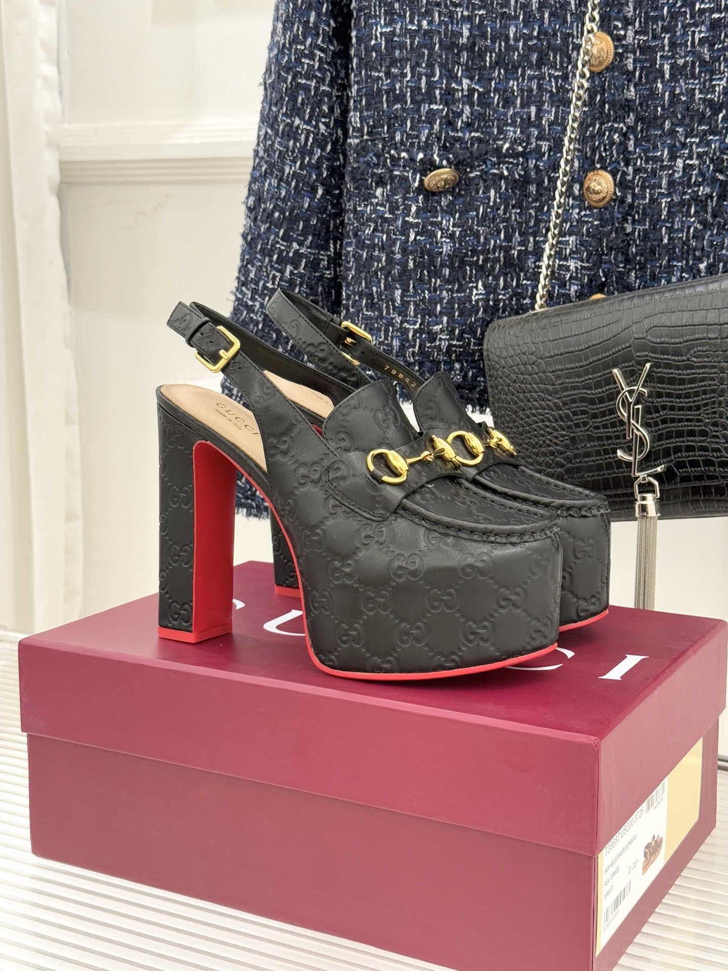 Gucci/古驰26WF新品防水台马衔扣高跟凉鞋承袭品牌马术本源的传奇印记标志性马衔扣以浅金色调闪耀鞋面