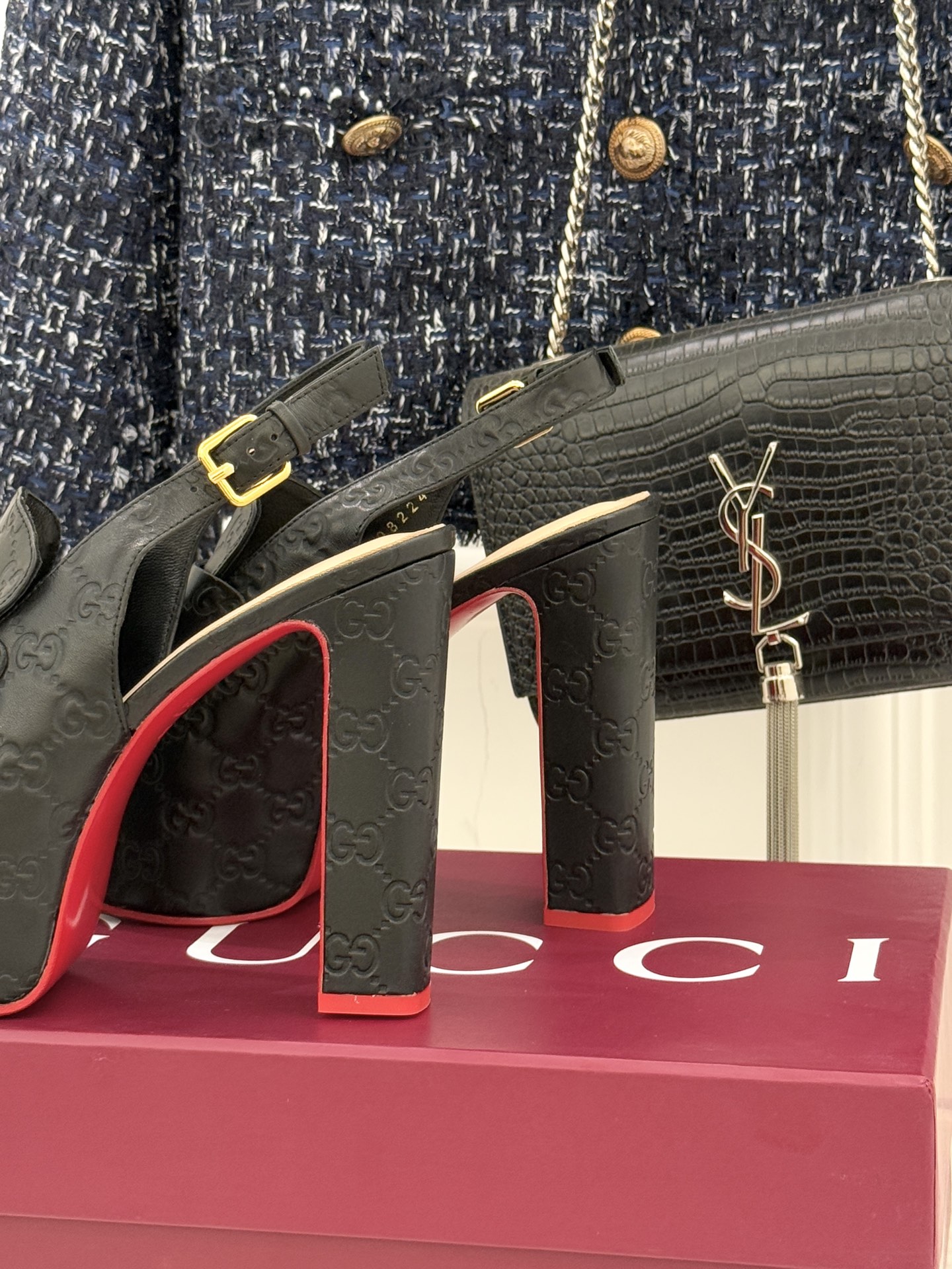 Gucci/古驰26WF新品防水台马衔扣高跟凉鞋承袭品牌马术本源的传奇印记标志性马衔扣以浅金色调闪耀鞋面