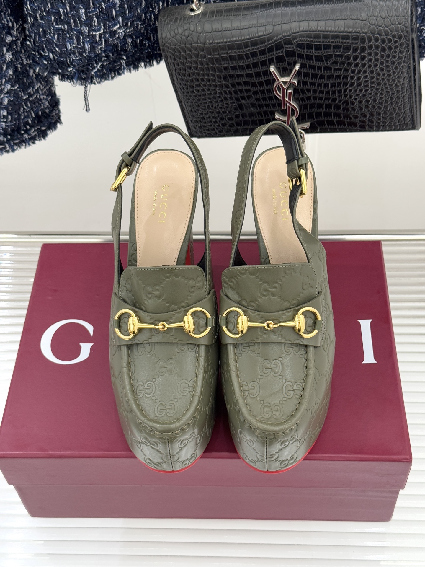 Gucci/古驰26WF新品防水台马衔扣高跟凉鞋承袭品牌马术本源的传奇印记标志性马衔扣以浅金色调闪耀鞋面