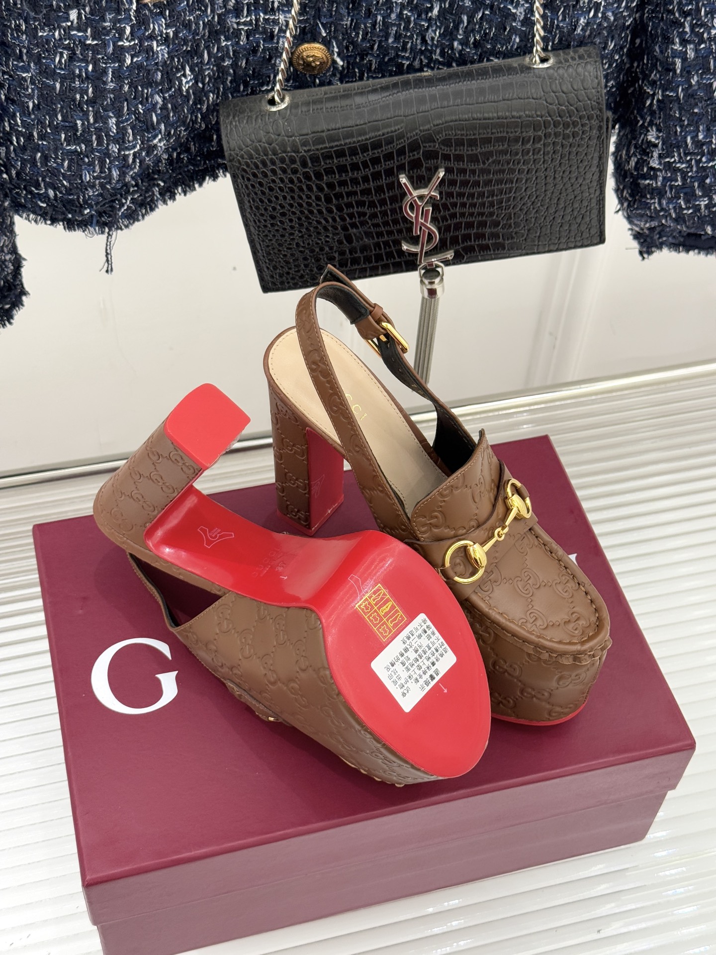Gucci/古驰26WF新品防水台马衔扣高跟凉鞋承袭品牌马术本源的传奇印记标志性马衔扣以浅金色调闪耀鞋面