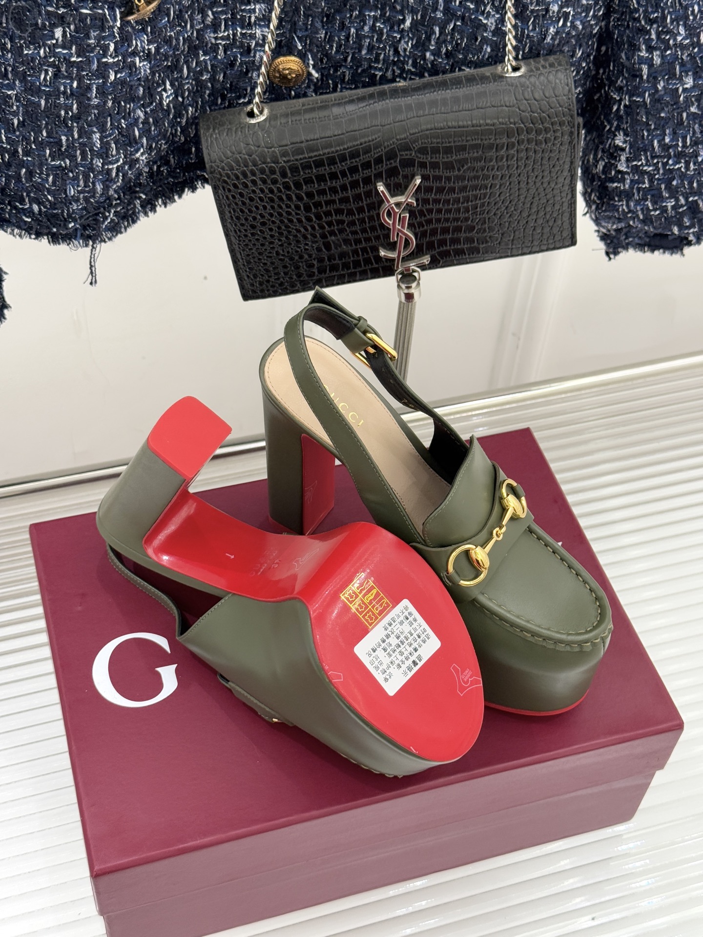 Gucci/古驰26WF新品防水台马衔扣高跟凉鞋承袭品牌马术本源的传奇印记标志性马衔扣以浅金色调闪耀鞋面