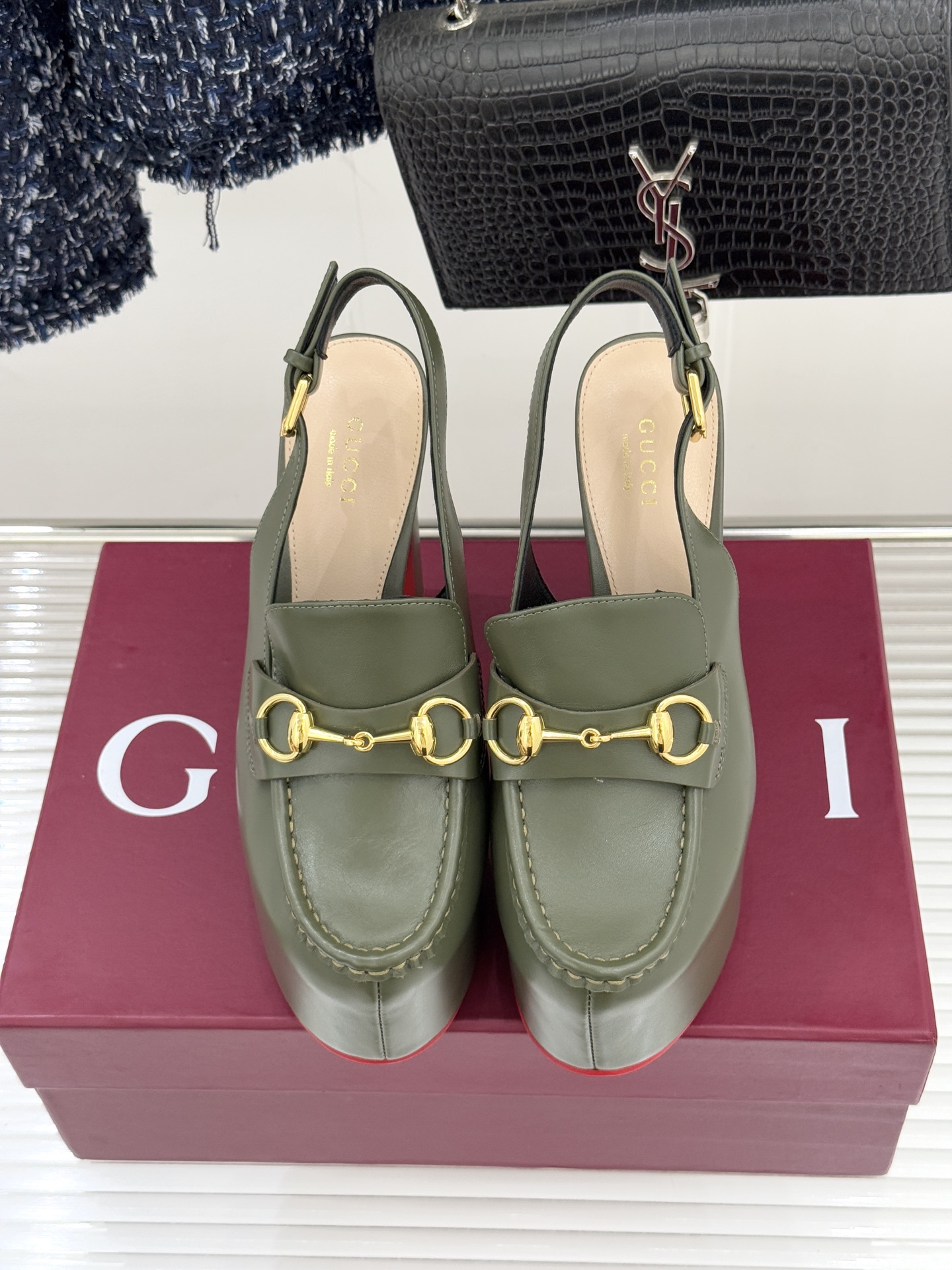 Gucci/古驰26WF新品防水台马衔扣高跟凉鞋承袭品牌马术本源的传奇印记标志性马衔扣以浅金色调闪耀鞋面