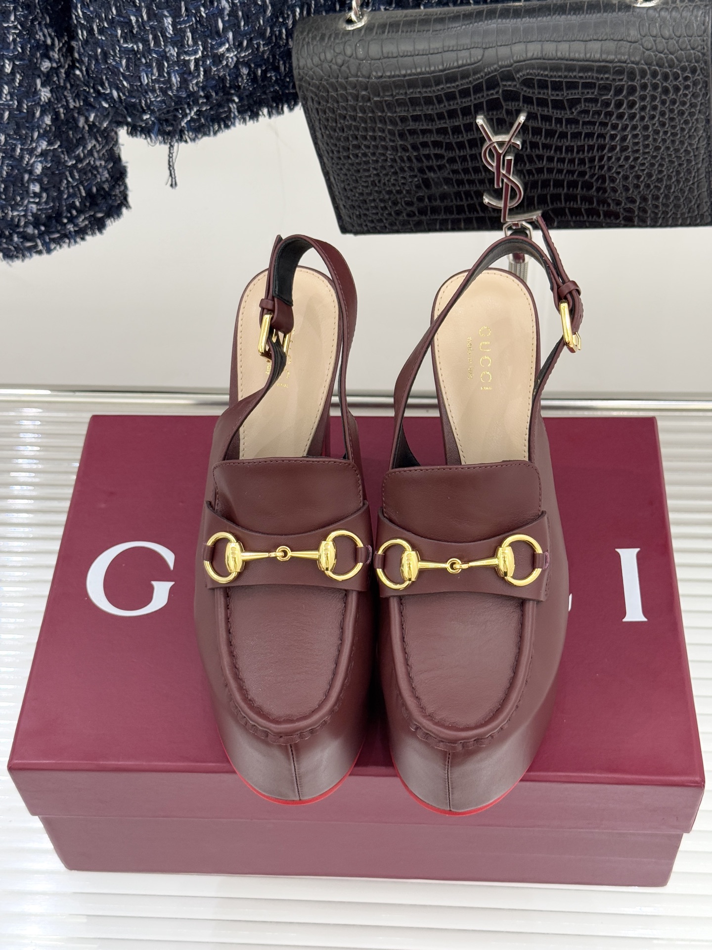 Gucci/古驰26WF新品防水台马衔扣高跟凉鞋承袭品牌马术本源的传奇印记标志性马衔扣以浅金色调闪耀鞋面