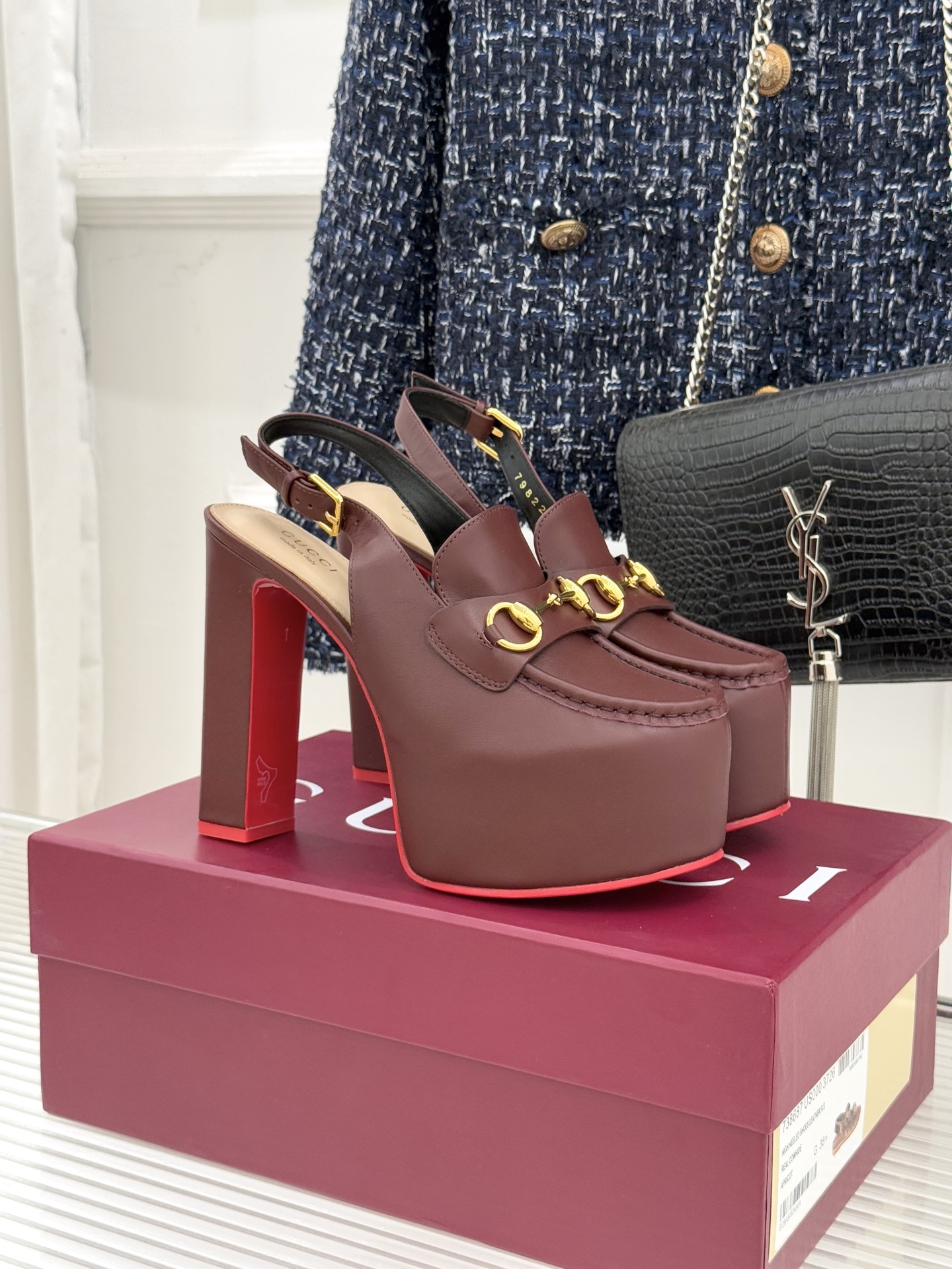 Gucci/古驰26WF新品防水台马衔扣高跟凉鞋承袭品牌马术本源的传奇印记标志性马衔扣以浅金色调闪耀鞋面