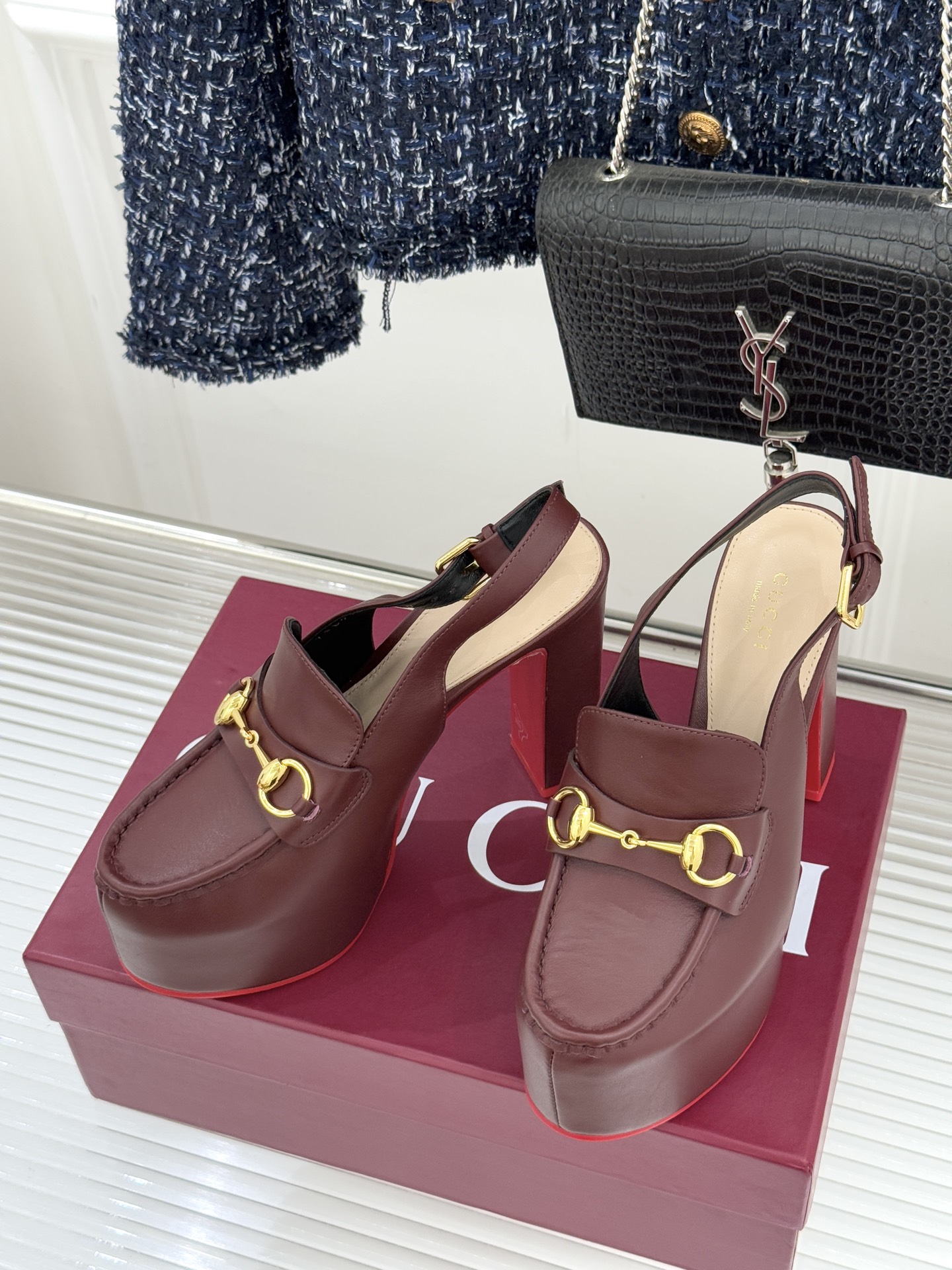 Gucci/古驰26WF新品防水台马衔扣高跟凉鞋承袭品牌马术本源的传奇印记标志性马衔扣以浅金色调闪耀鞋面