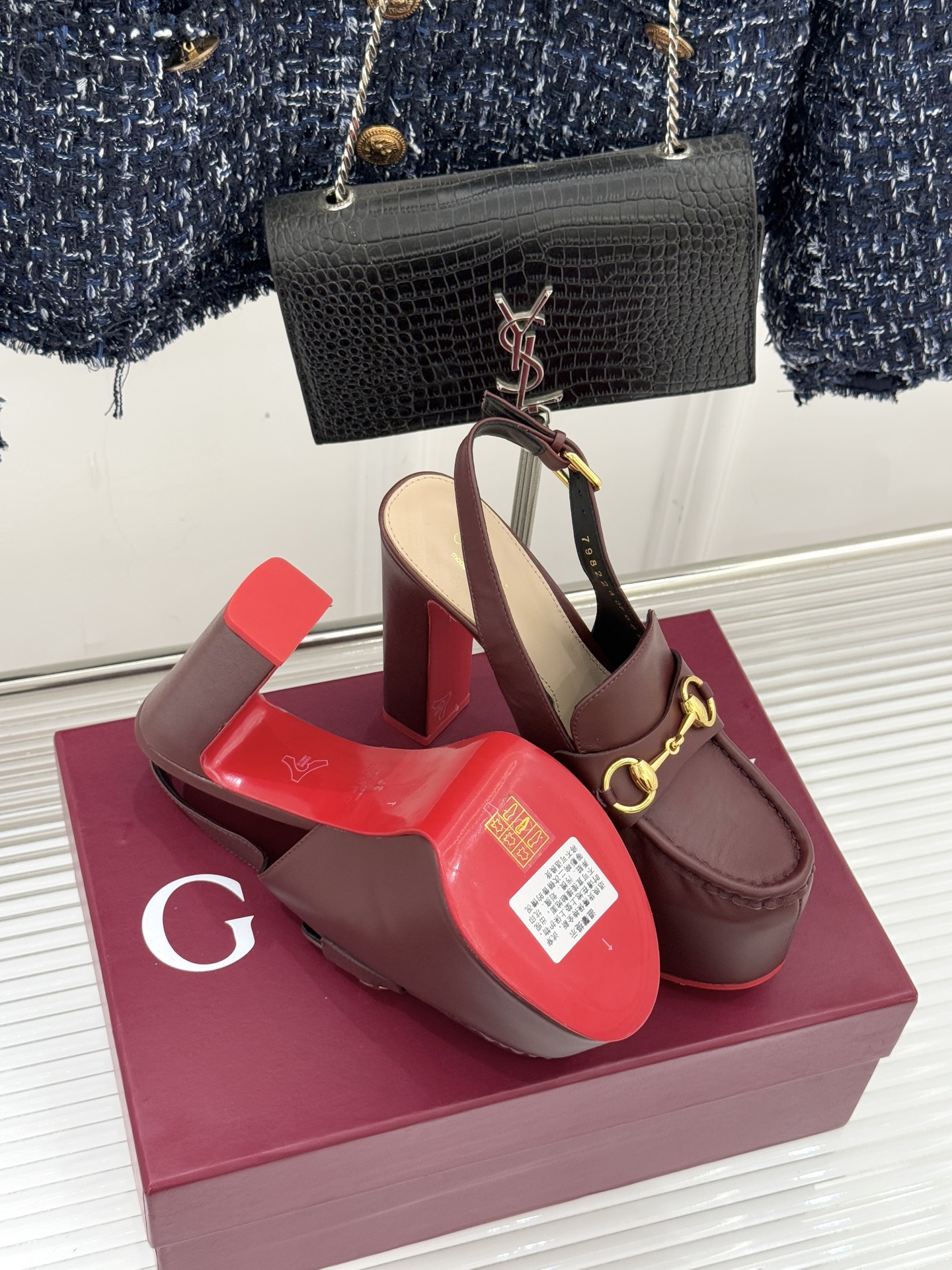 Gucci/古驰26WF新品防水台马衔扣高跟凉鞋承袭品牌马术本源的传奇印记标志性马衔扣以浅金色调闪耀鞋面