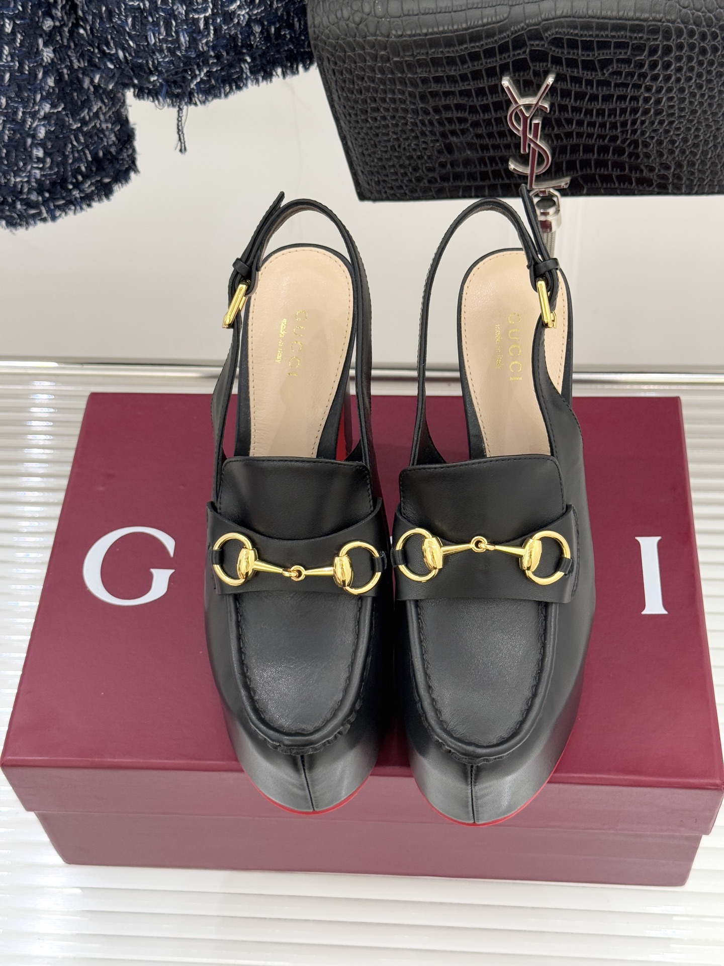 Gucci/古驰26WF新品防水台马衔扣高跟凉鞋承袭品牌马术本源的传奇印记标志性马衔扣以浅金色调闪耀鞋面