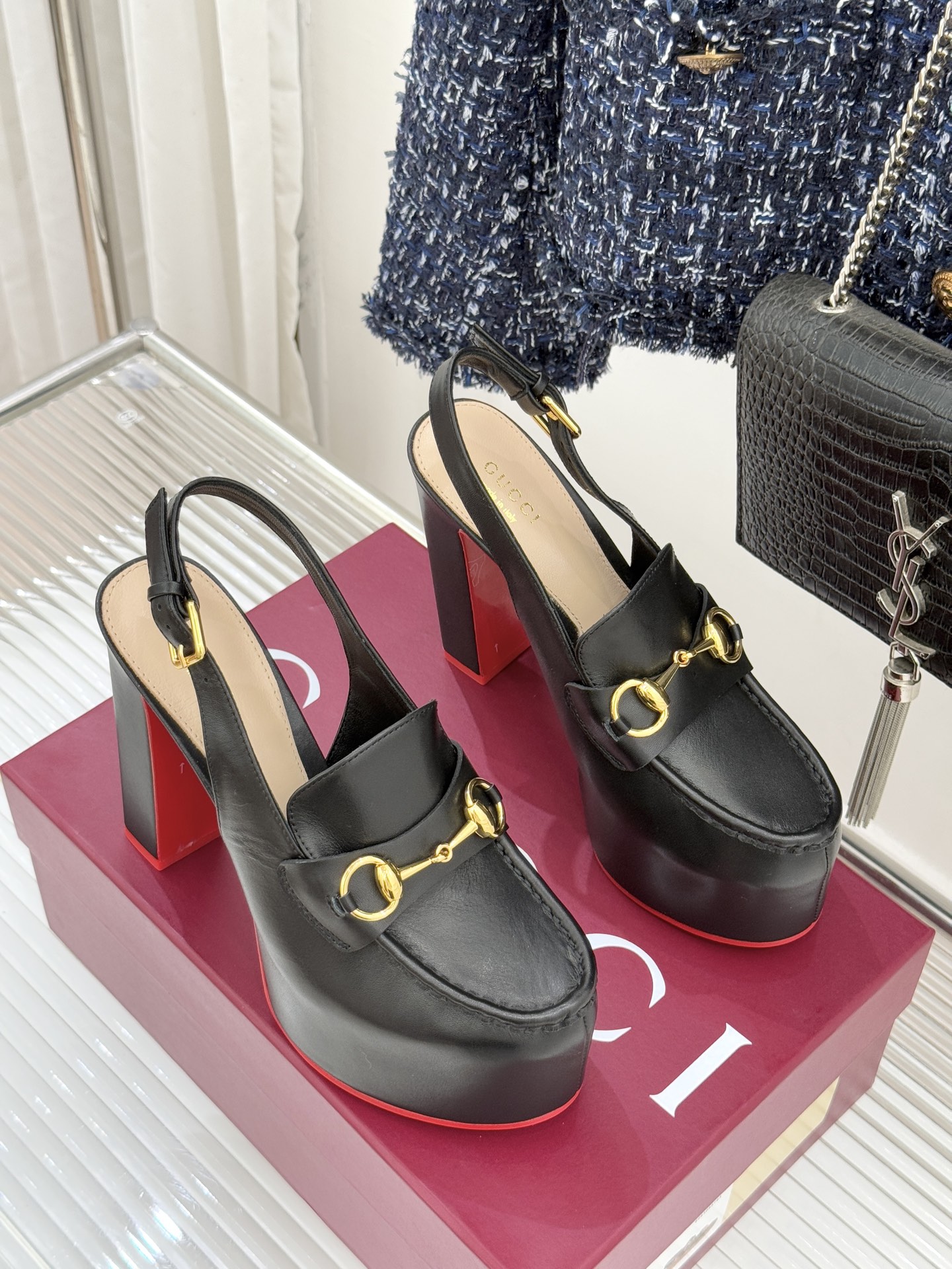 Gucci/古驰26WF新品防水台马衔扣高跟凉鞋承袭品牌马术本源的传奇印记标志性马衔扣以浅金色调闪耀鞋面