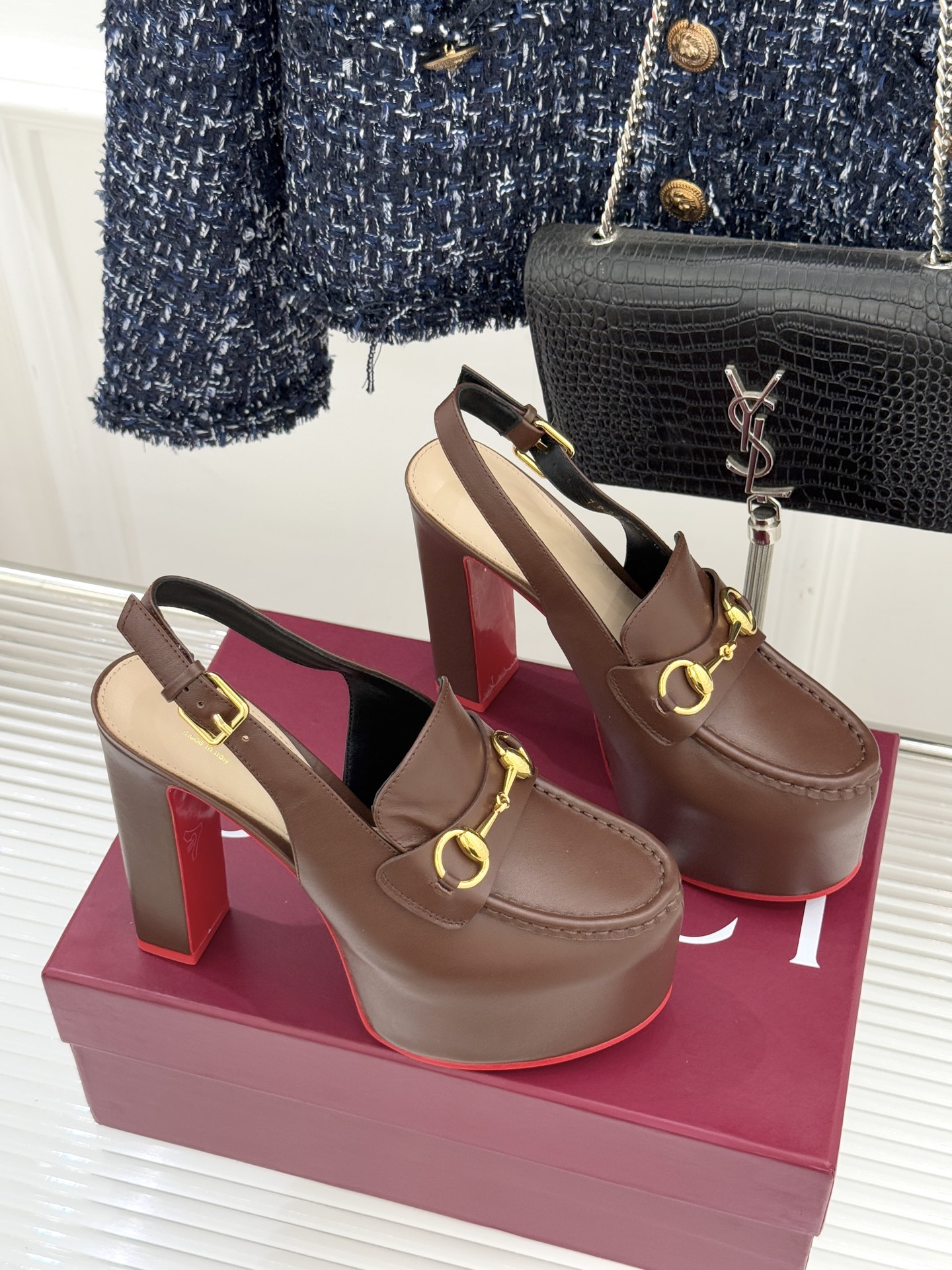 Gucci/古驰26WF新品防水台马衔扣高跟凉鞋承袭品牌马术本源的传奇印记标志性马衔扣以浅金色调闪耀鞋面