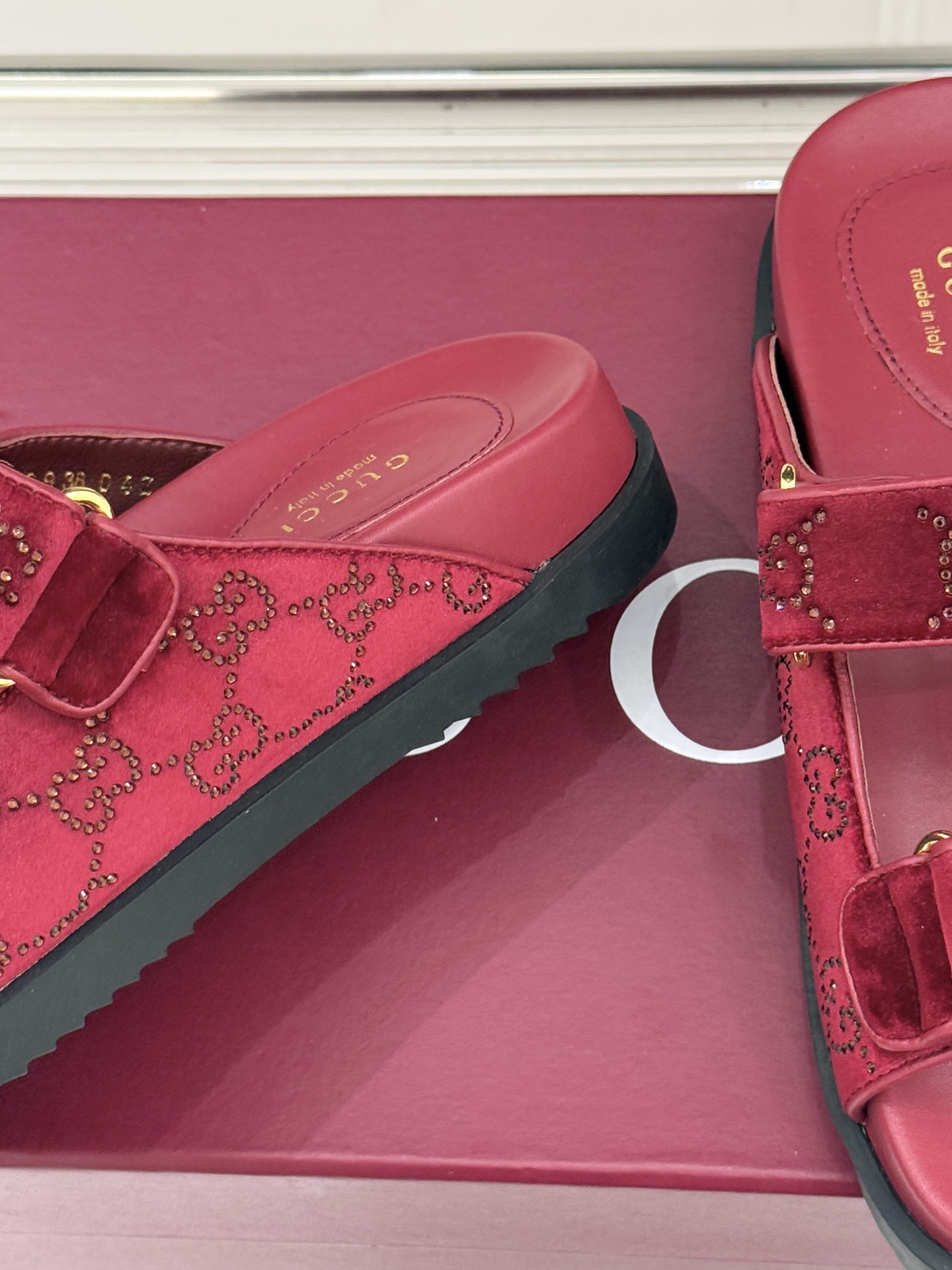 Gucci/古驰26WF春夏新品双G扣沙滩魔术贴凉鞋夏天必备懒人福音鞋 谁穿谁美！很轻盈上脚意外的舒适 