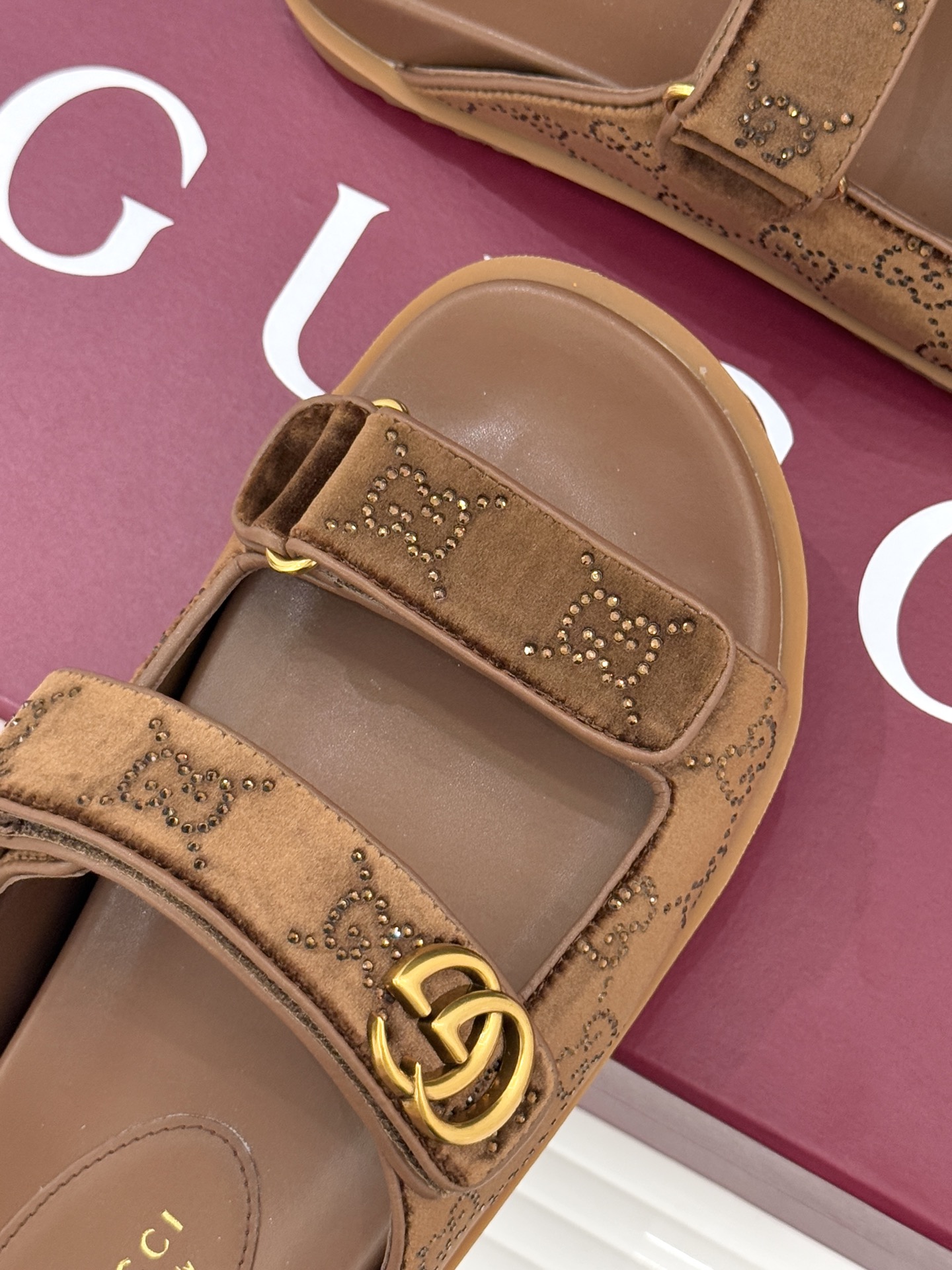 Gucci/古驰26WF春夏新品双G扣沙滩魔术贴凉鞋夏天必备懒人福音鞋 谁穿谁美！很轻盈上脚意外的舒适 