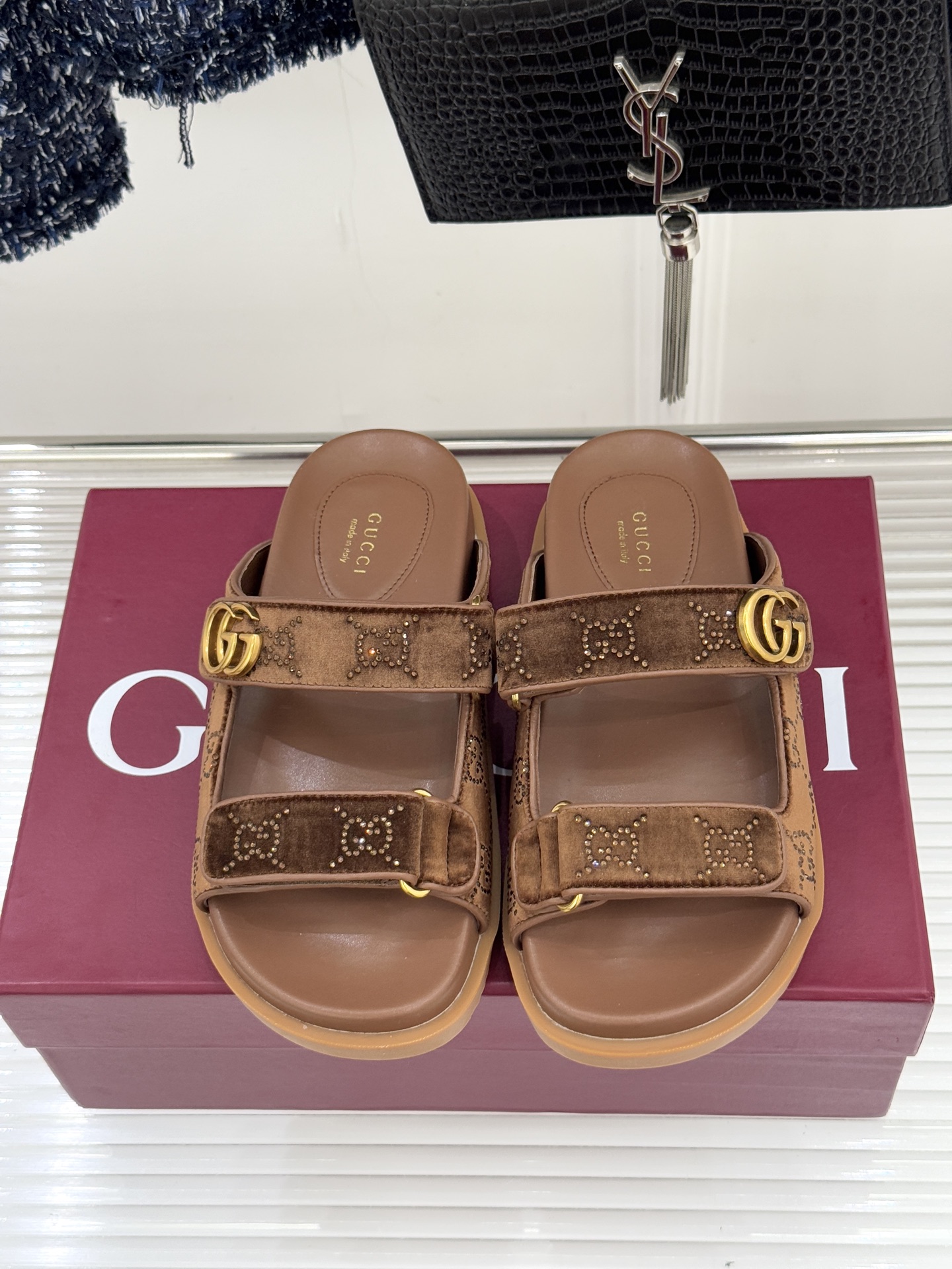 Gucci/古驰26WF春夏新品双G扣沙滩魔术贴凉鞋夏天必备懒人福音鞋 谁穿谁美！很轻盈上脚意外的舒适 