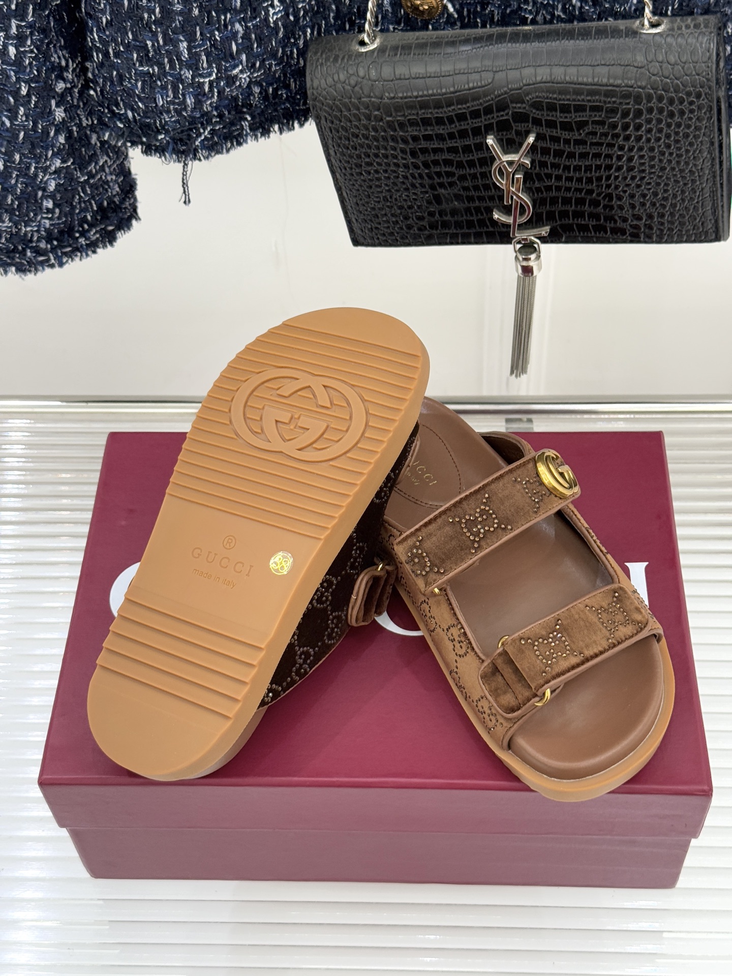 Gucci/古驰26WF春夏新品双G扣沙滩魔术贴凉鞋夏天必备懒人福音鞋 谁穿谁美！很轻盈上脚意外的舒适 