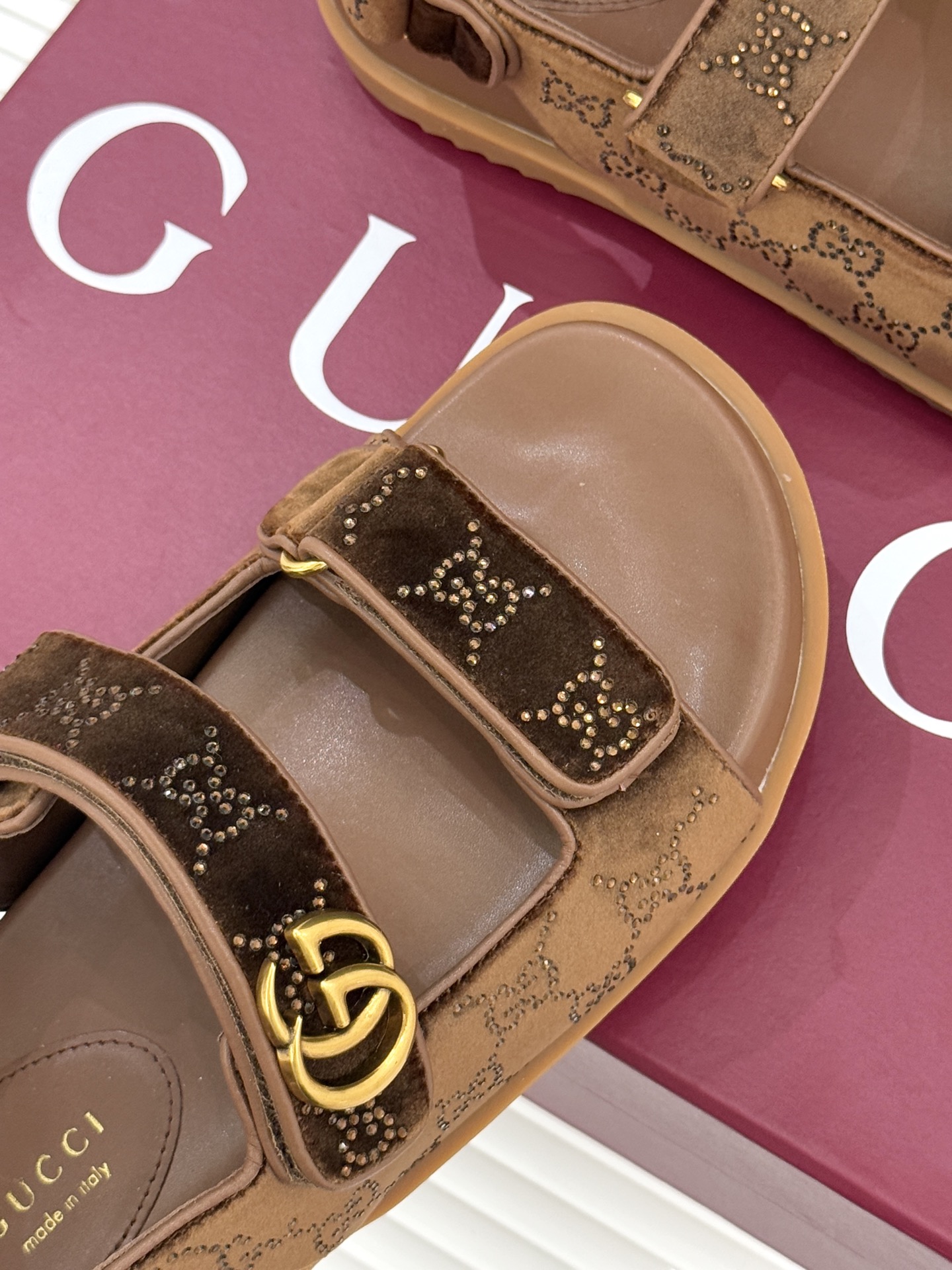 Gucci/古驰26WF春夏新品双G扣沙滩魔术贴凉鞋夏天必备懒人福音鞋 谁穿谁美！很轻盈上脚意外的舒适 